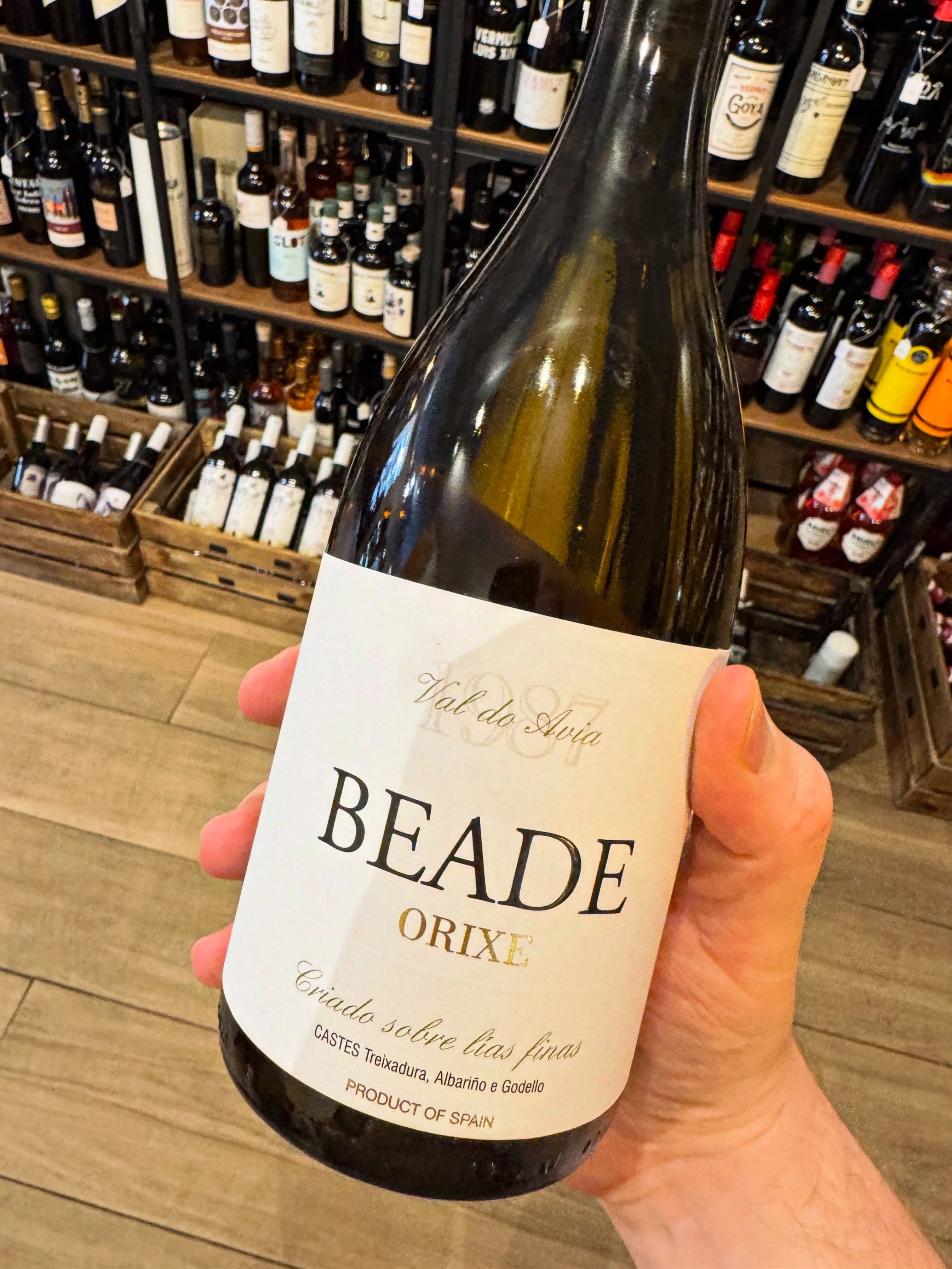 Fancy something truly extraordinary for under 20&euro;? How about a lees and barrel aged white Ribeiro blend from 2016! Golden-colored with aromas of honey, toast and smoke and marmalade. A bargain! // &iquest;Te apetece algo realmente extraordinario