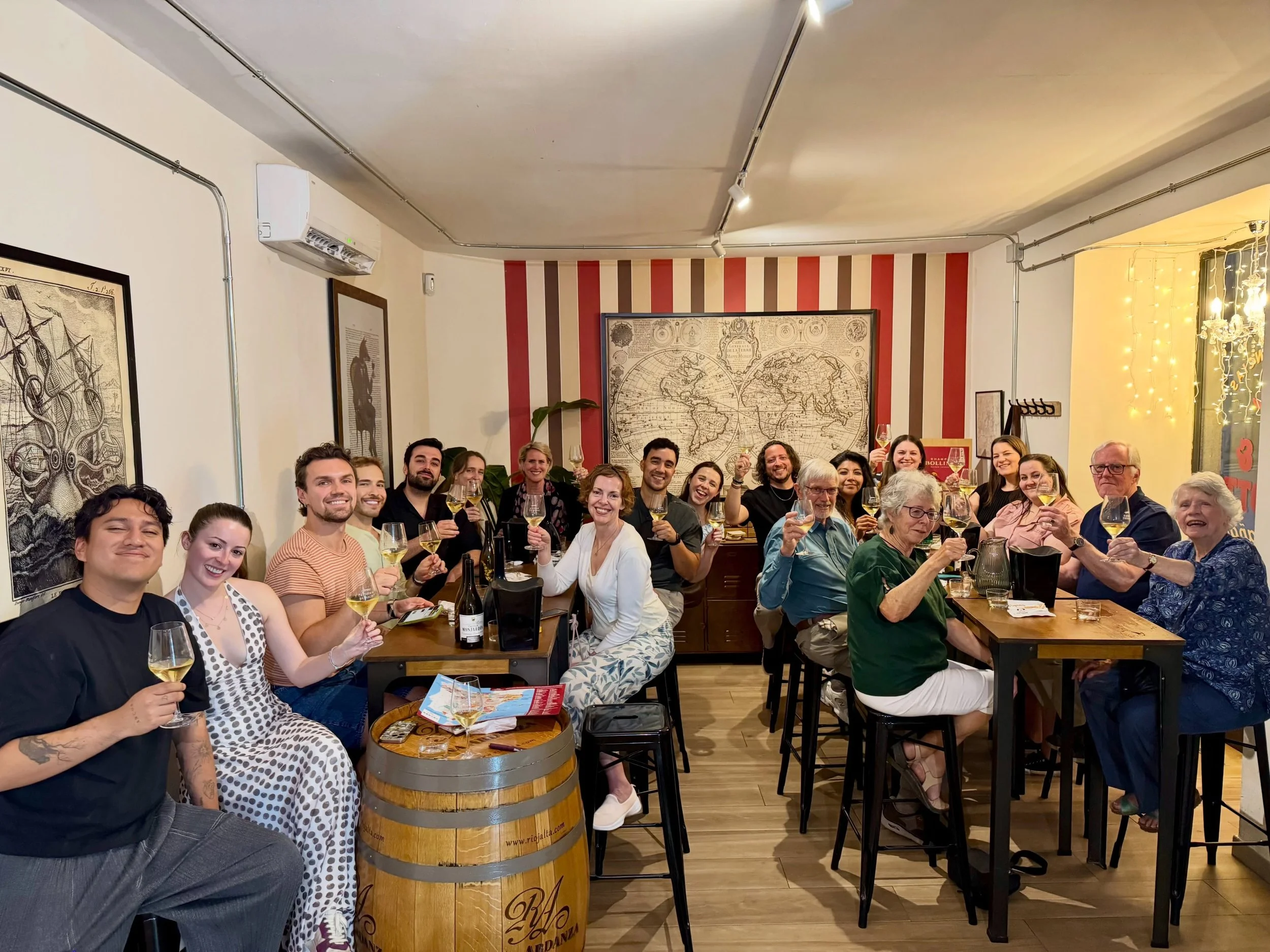 A really fun and full tasting last night! We celebrated International Chardonnay Day with a French one, a Chilean one and two Spanish examples of this most famous grape. Bonus visit from Luke&rsquo;s parents! // &iexcl;Una cata muy divertida y llena 