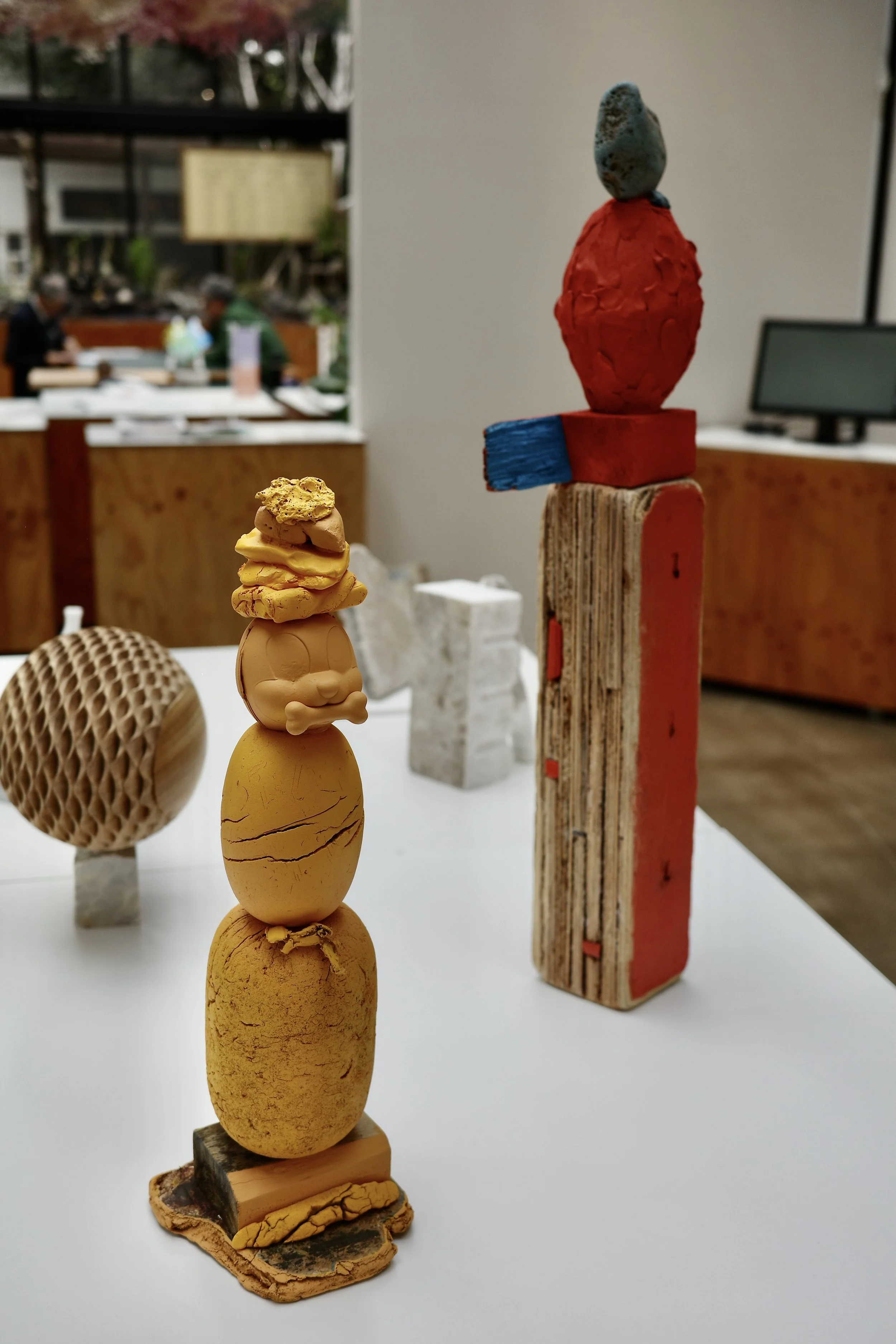 Enoshima art festival 2025
sneak preview  Umiyama gallery

"the great awakening"
偉大な覚醒
may everything false exposed
露わになる虚構
mixed media
20x6x6 inches 2024

"Uprising"
覚醒のうねり
mixed media
30x7x4 inches  2023