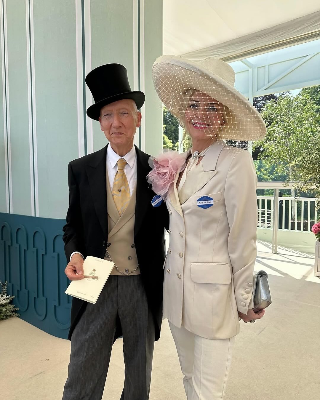 Repost from @victoriagrant
&bull;
And the Ascot highlight&hellip;. ..@stephenjonesmillinery 💫💜

It&rsquo;s so important in industry to have someone to look up to. And when that someone is not only a creative genius, but one of the kindest &amp; war