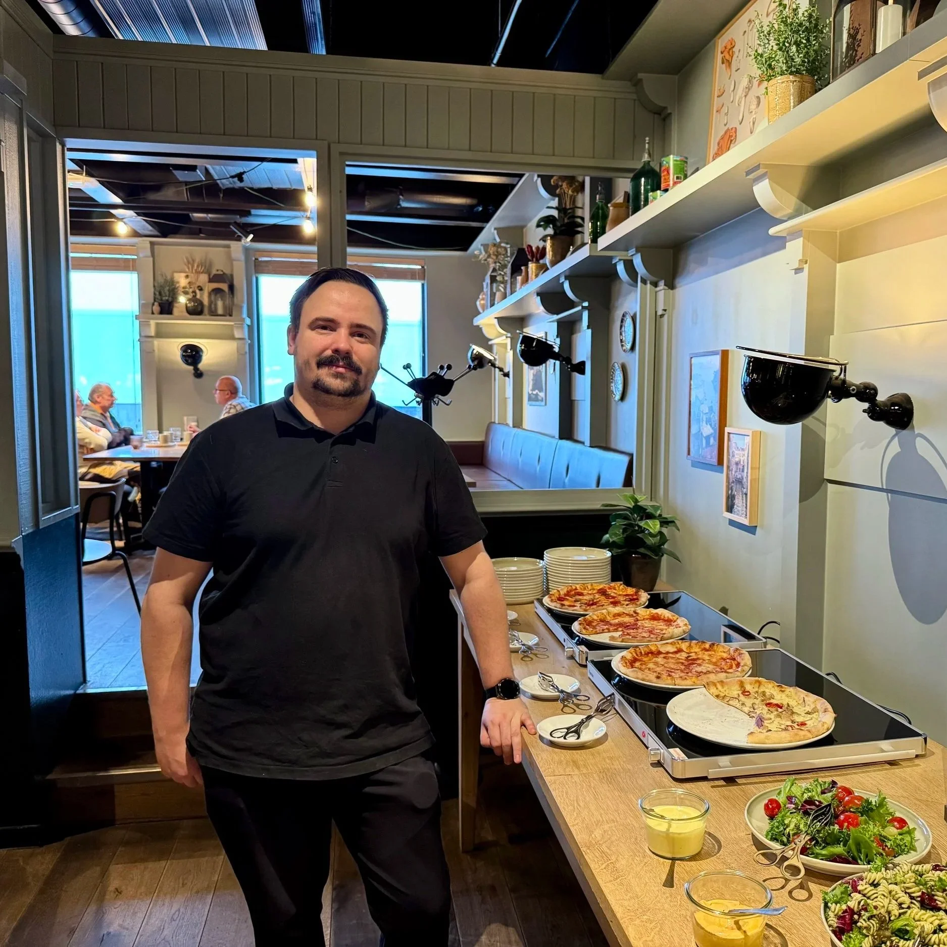  Bjørk starter med pizzabuffet! 