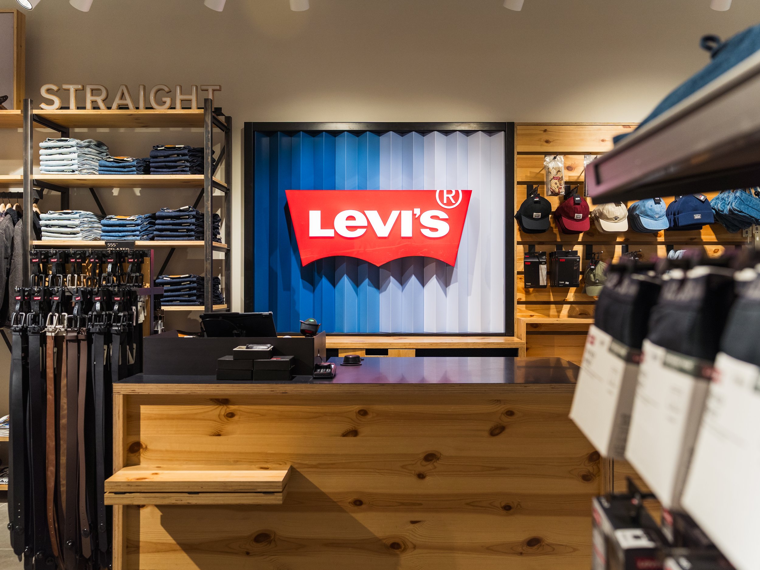 26.02.26-åpning-levis-store-4.jpg