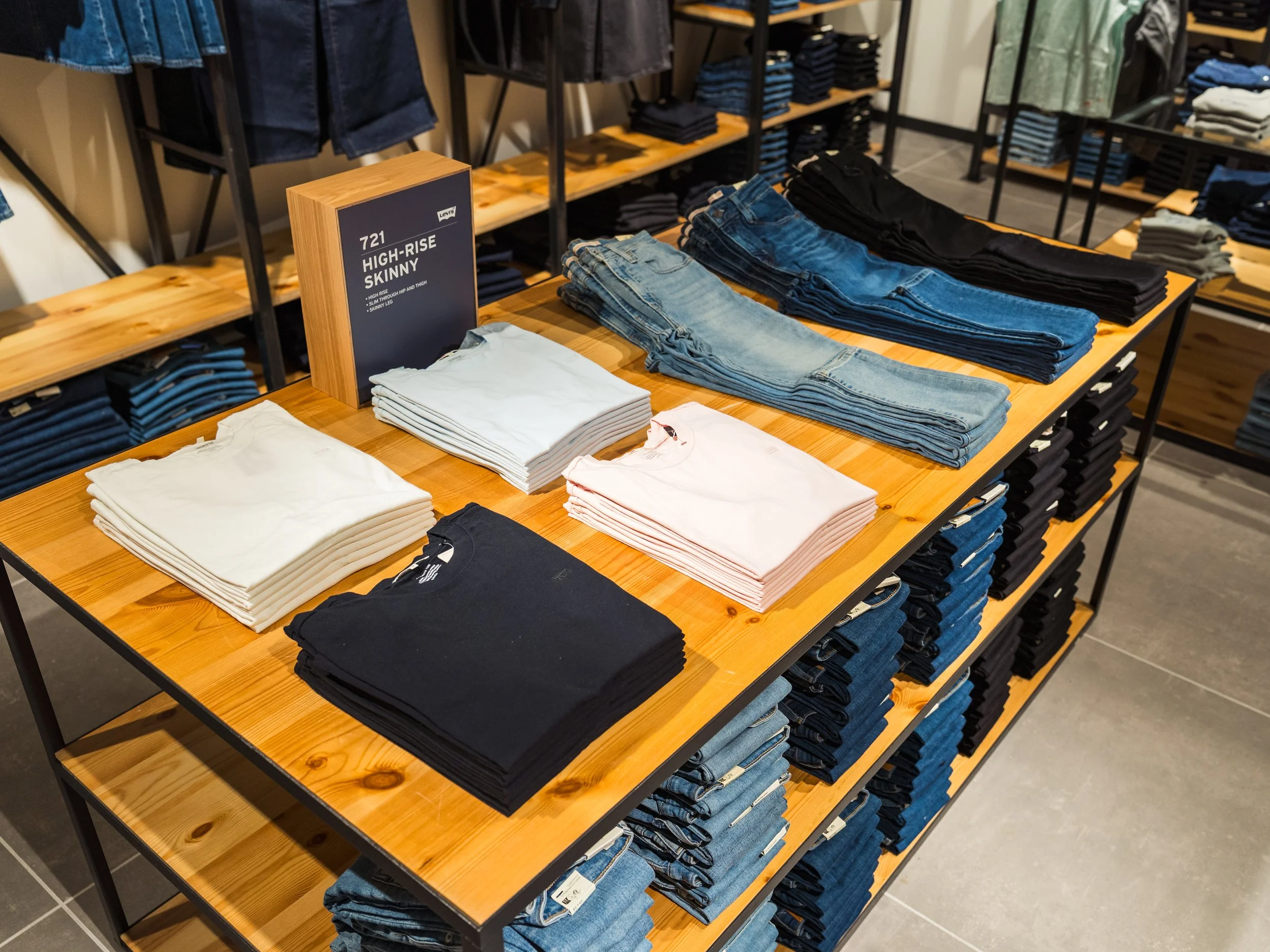 26.02.26-åpning-levis-store-6.jpg