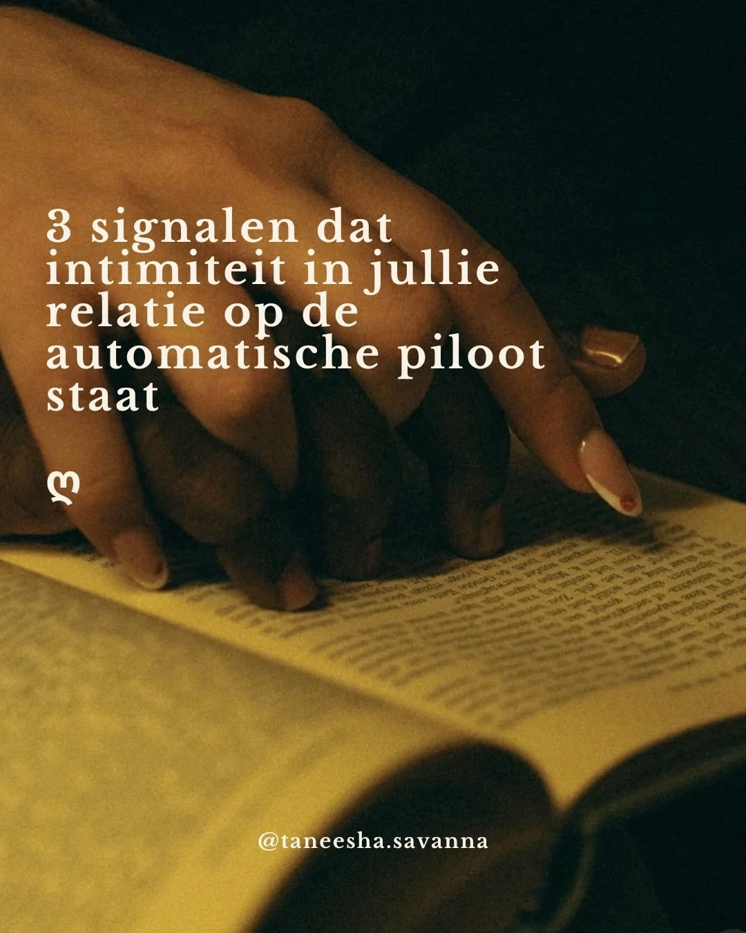 Intimiteit verdwijnt niet in &eacute;&eacute;n keer.

Het sluipt weg. In kleine momentjes. Gemiste blikken. Nietsbetekenende aanrakingen. Gesprekken die nergens meer over gaan, behalve de praktische zaken.
Tot je op een dag naast je partner zit en je