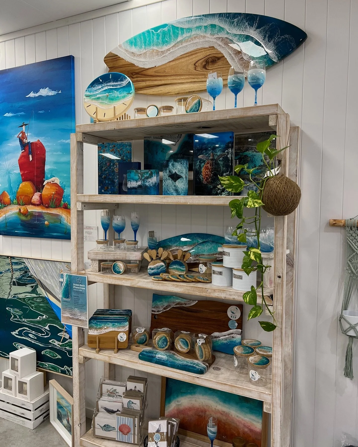 If you&rsquo;re new here welcome to Inkling Resin Art! 👋🏼

We are a small, business located in beautiful Perth, Western Australia. Our specialty is unique, handcrafted ocean resin home decor pieces that capture the essence of the WA coastline. Each