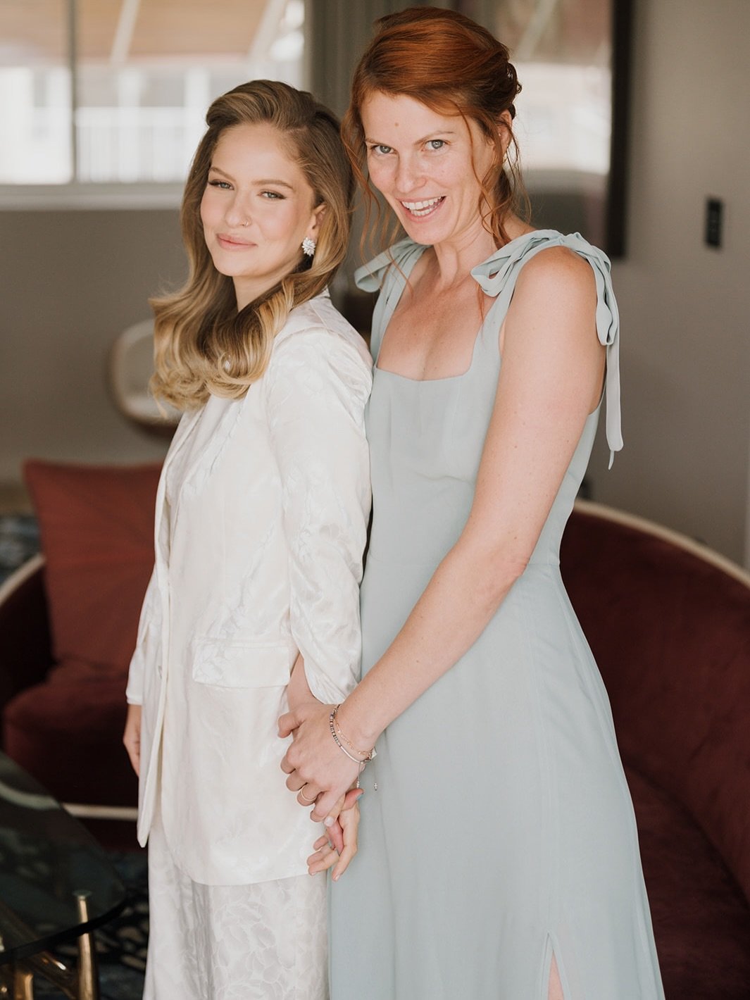 Working with VIP clients as a photojournalist taught me one thing I now bring to every wedding:
The best photos happen the second they forget you&rsquo;re in the room.
Not when you direct them.
Not when you pose them.
Not when you call their name.
Wh