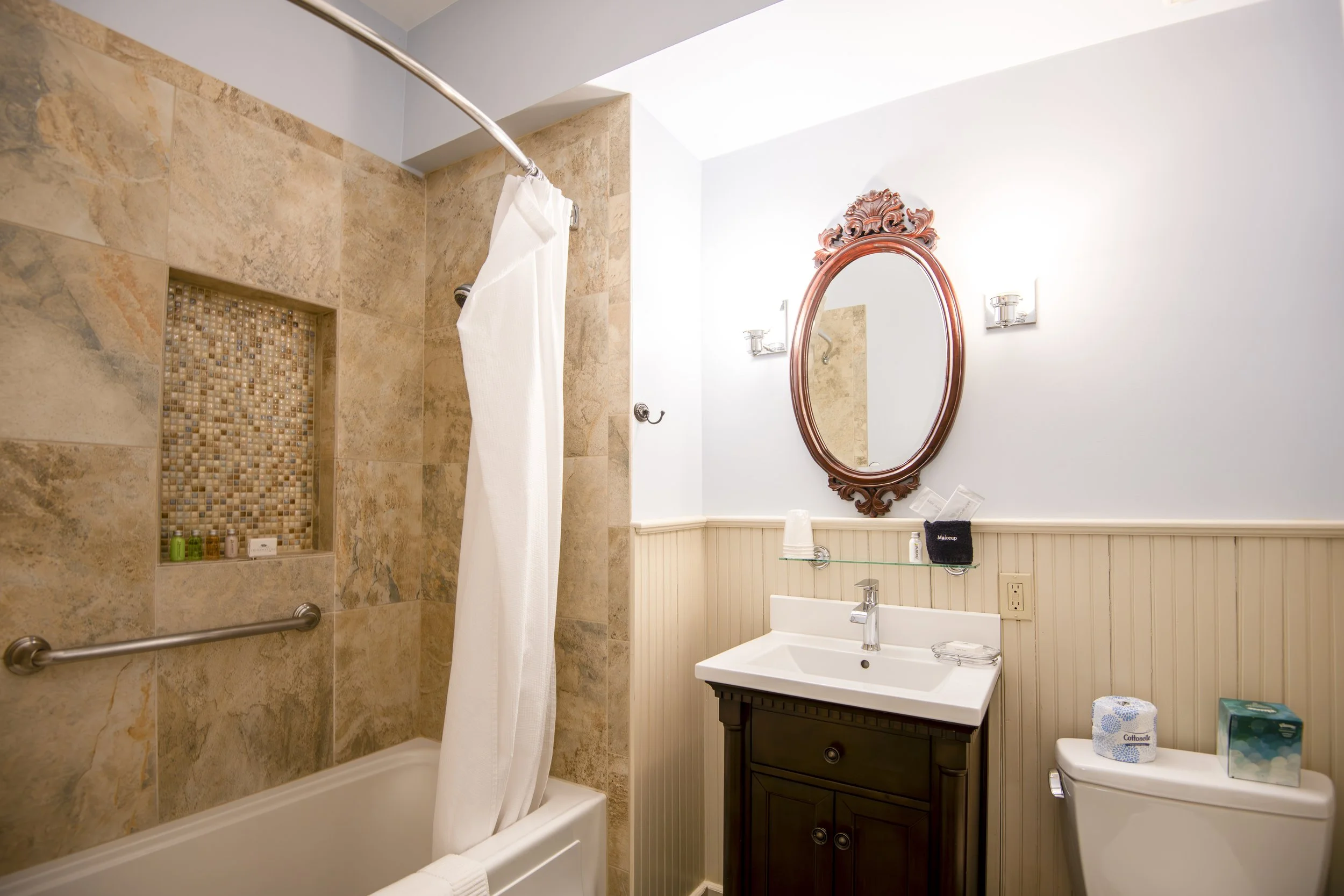 Primrose Room 4 Bathroom.jpg