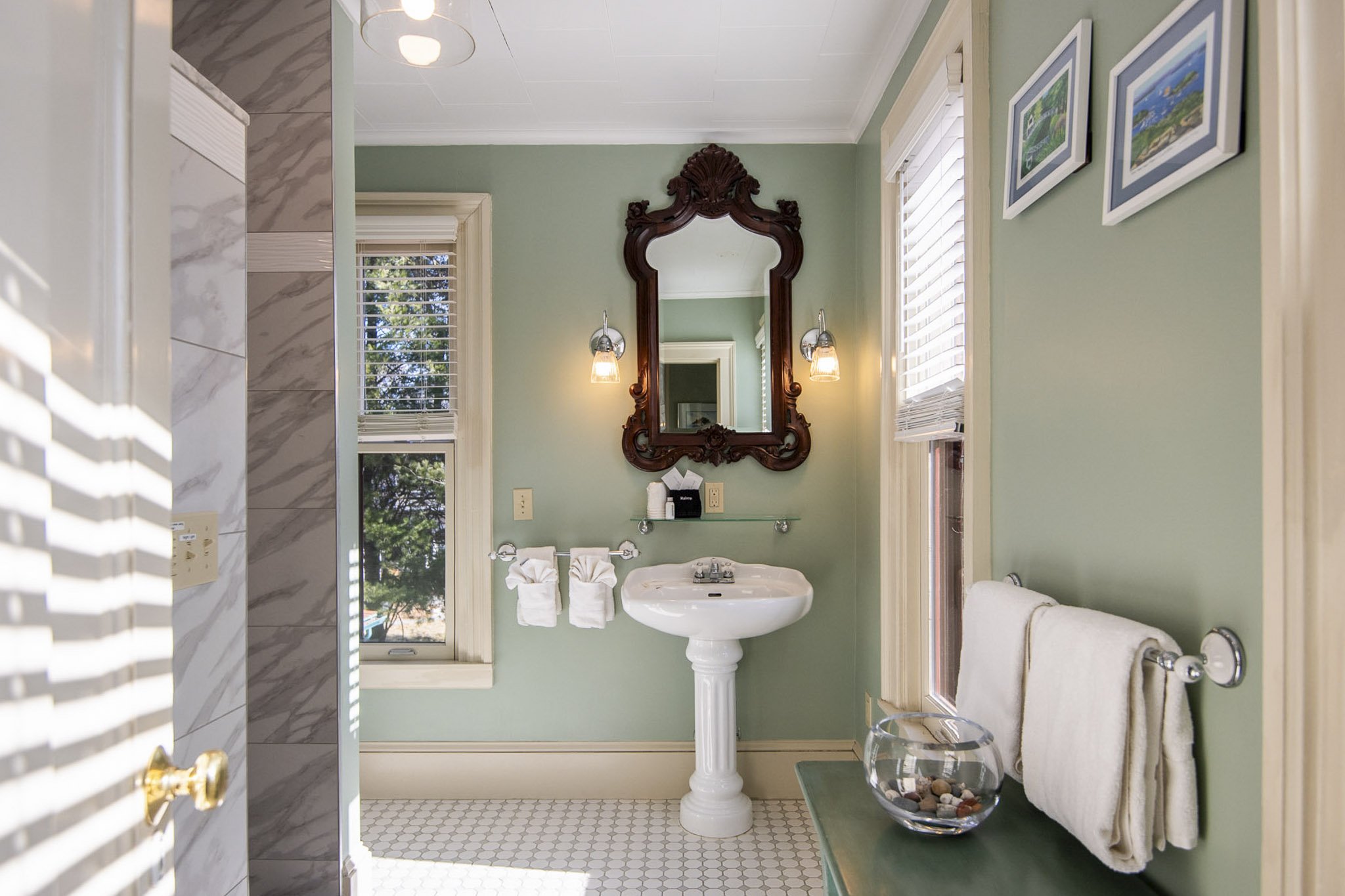 Primrose Inn Room 1 Bathroom.jpg