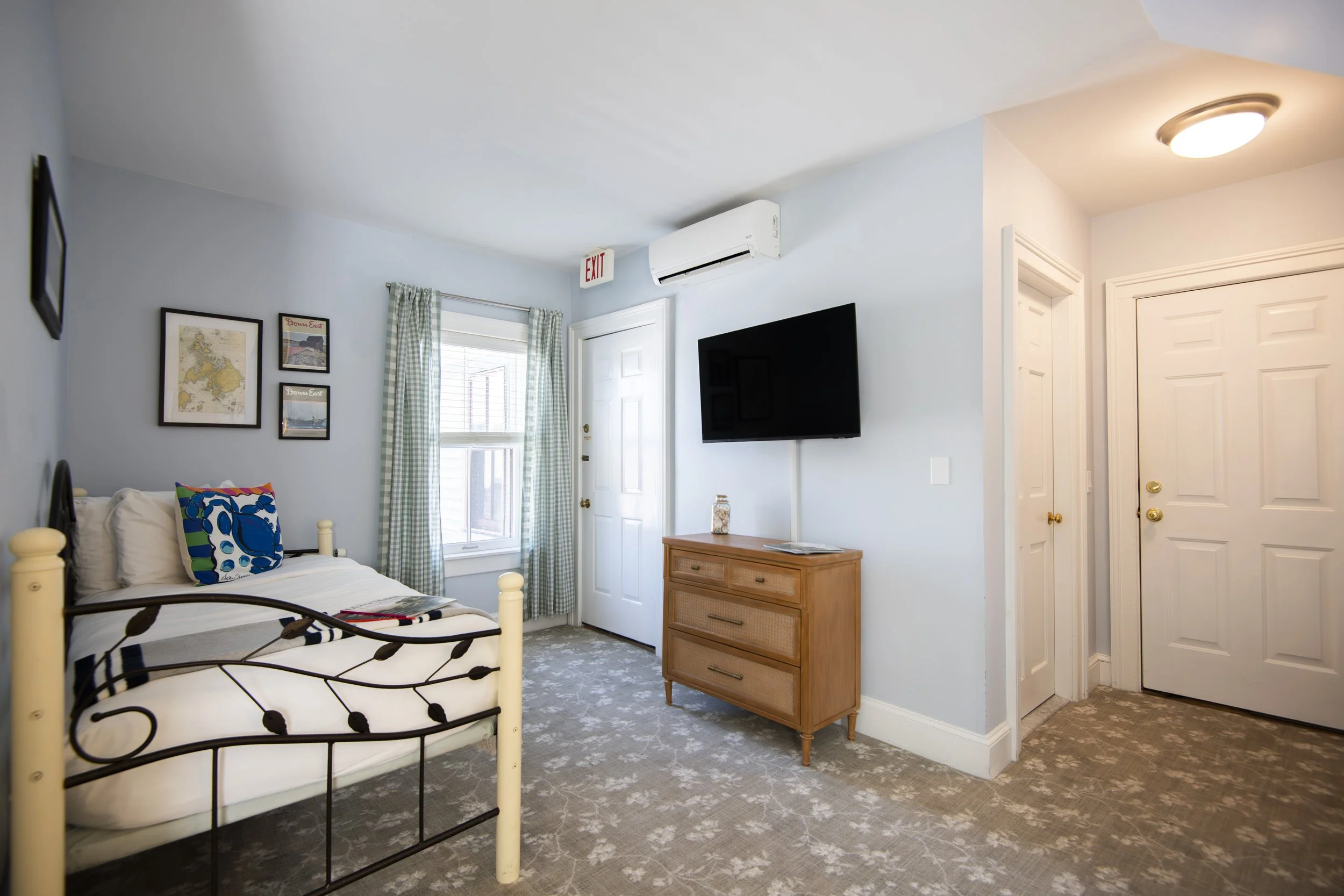 Primrose Inn Room 15.18.jpg