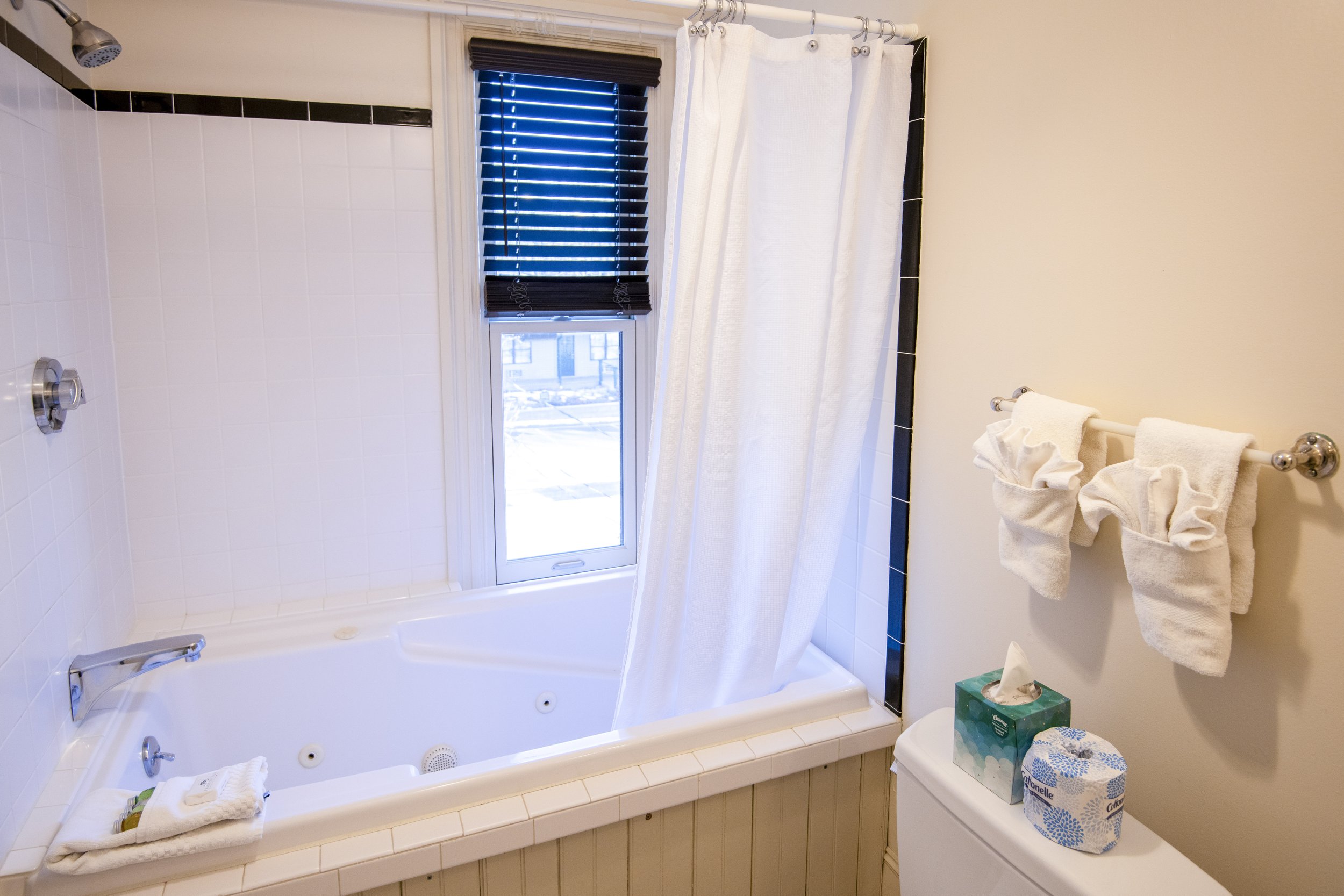 primrose inn bathroom room 2.2.jpg