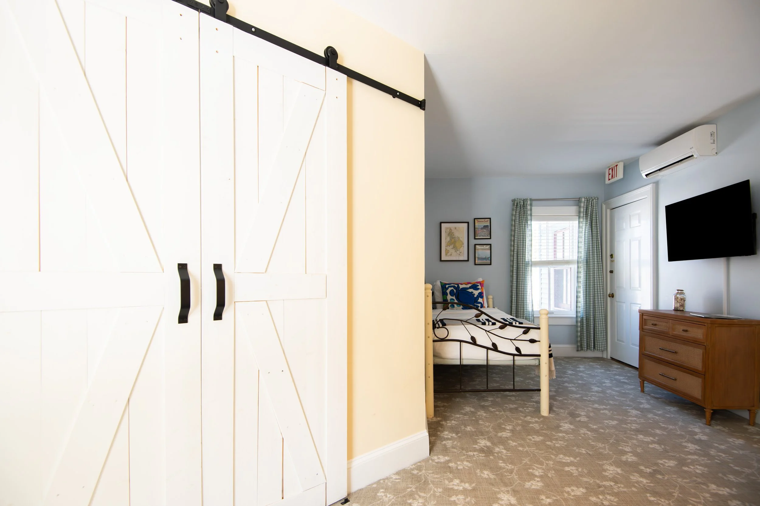 Primrose Inn Room 15.11.jpg