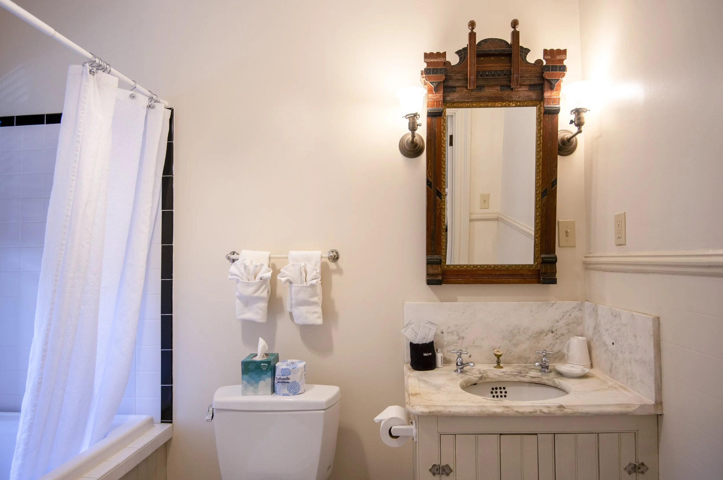 primrose inn bathroom room 2.1.jpg