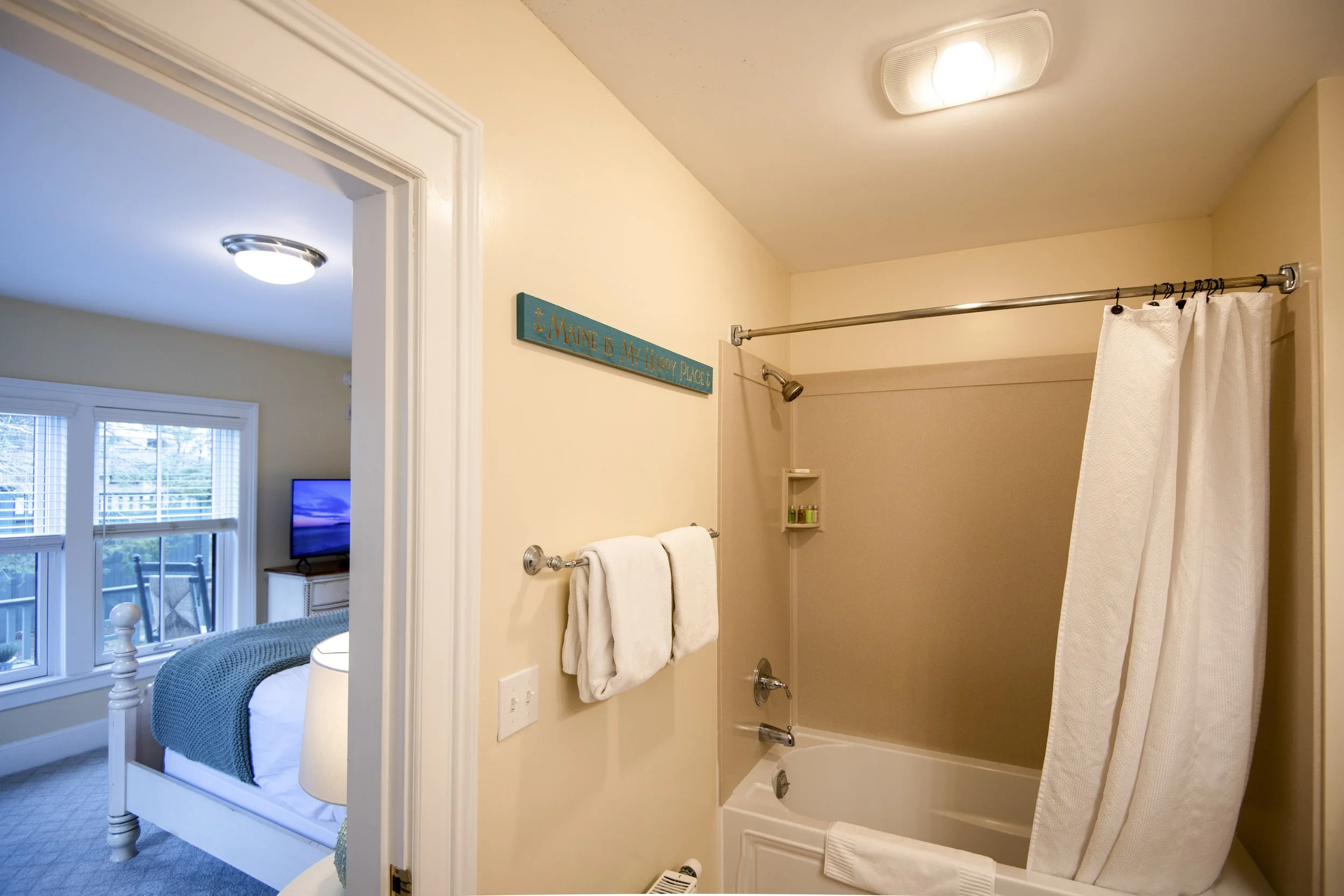 primrose inn bathroom room 14.1.jpg