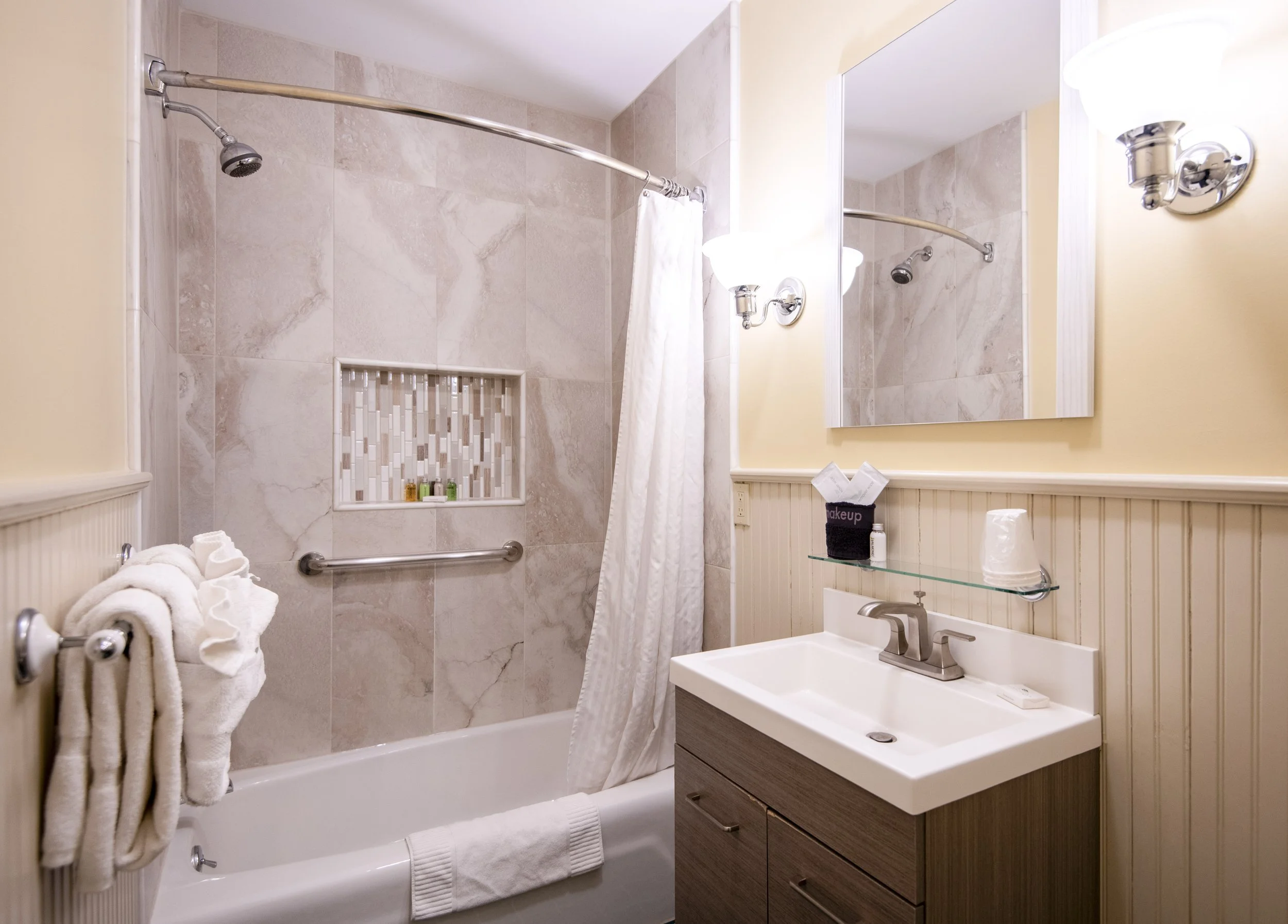 primrose inn bathroom room 5.1.jpg