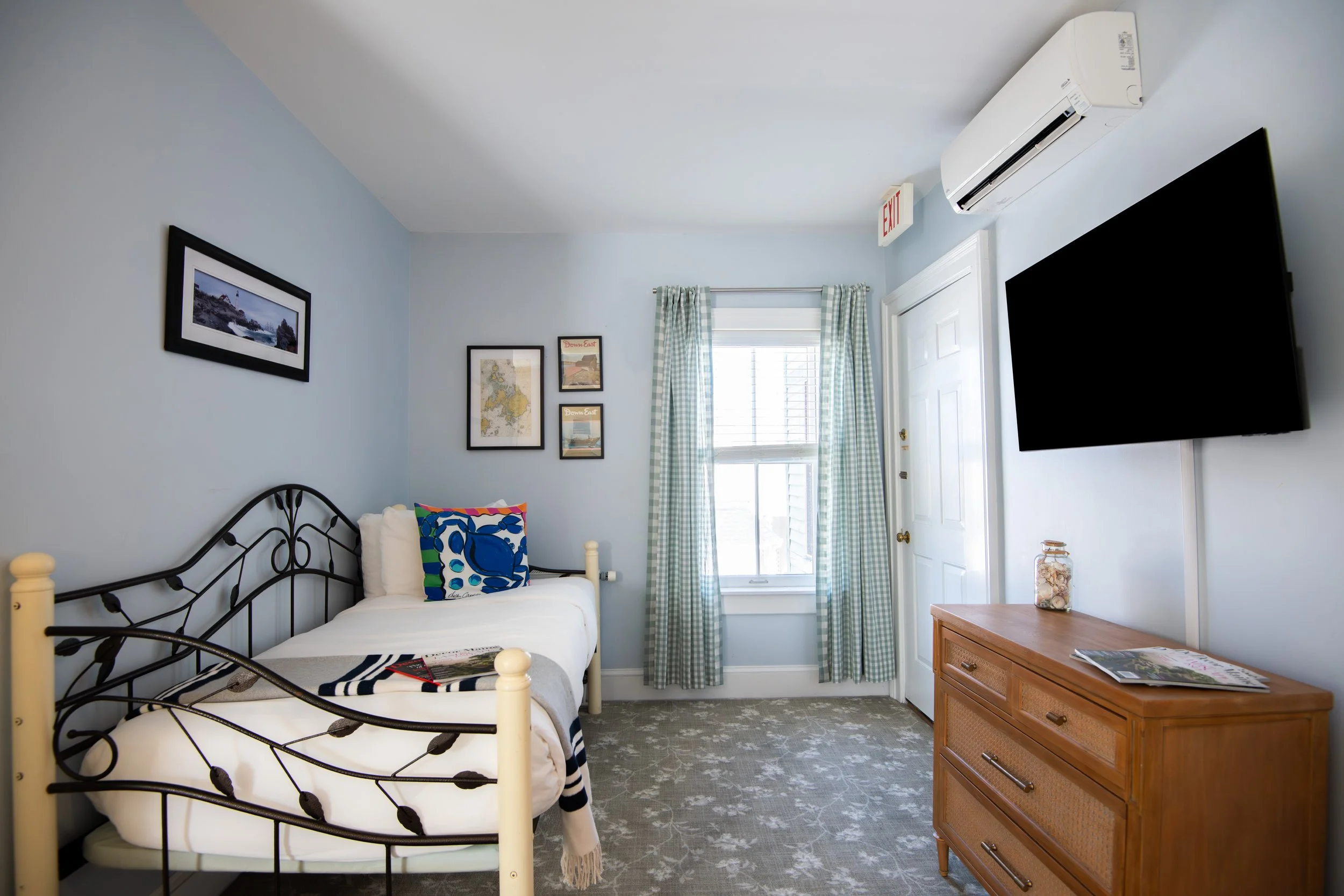 Primrose Inn Room 15.16.jpg