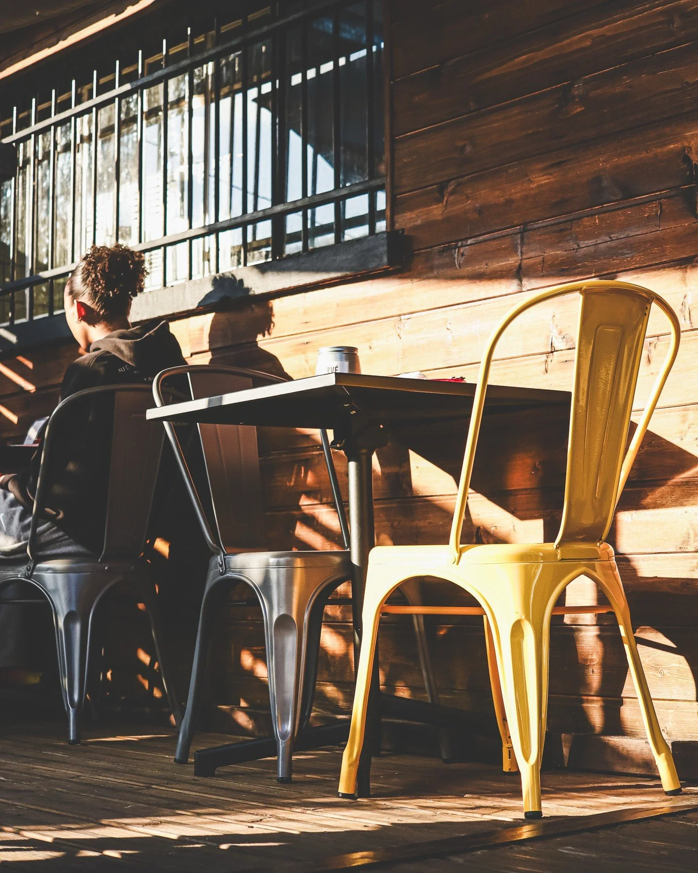 Un peu de chaleur, beaucoup d&rsquo;ombre et surtout de quoi se rafra&icirc;chir 🥵

Sous cette chaleur, l&rsquo;ombre de la terrasse est plus que n&eacute;cessaire ! Pour &ccedil;a, Maule et ses petits coins au vert sont nos alli&eacute;s 🌱

🔥 Bi&