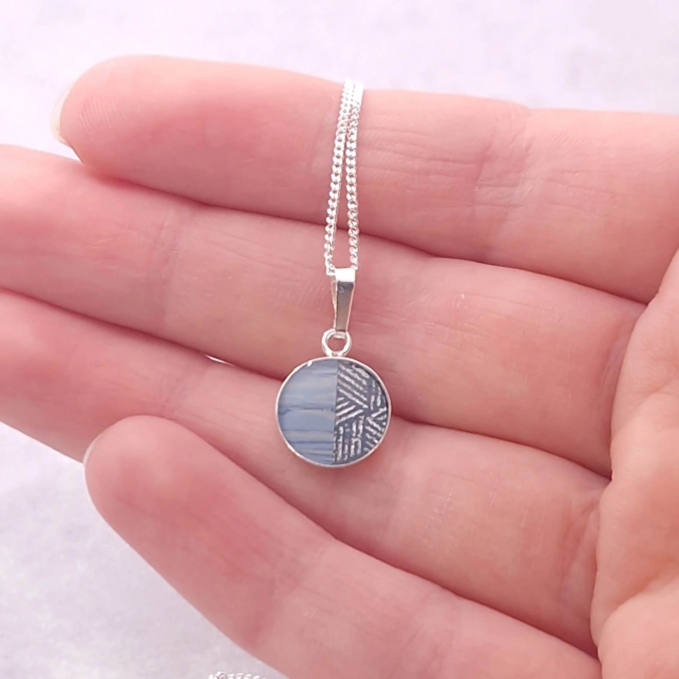 dot-pendant-blue-violet (3).jpg
