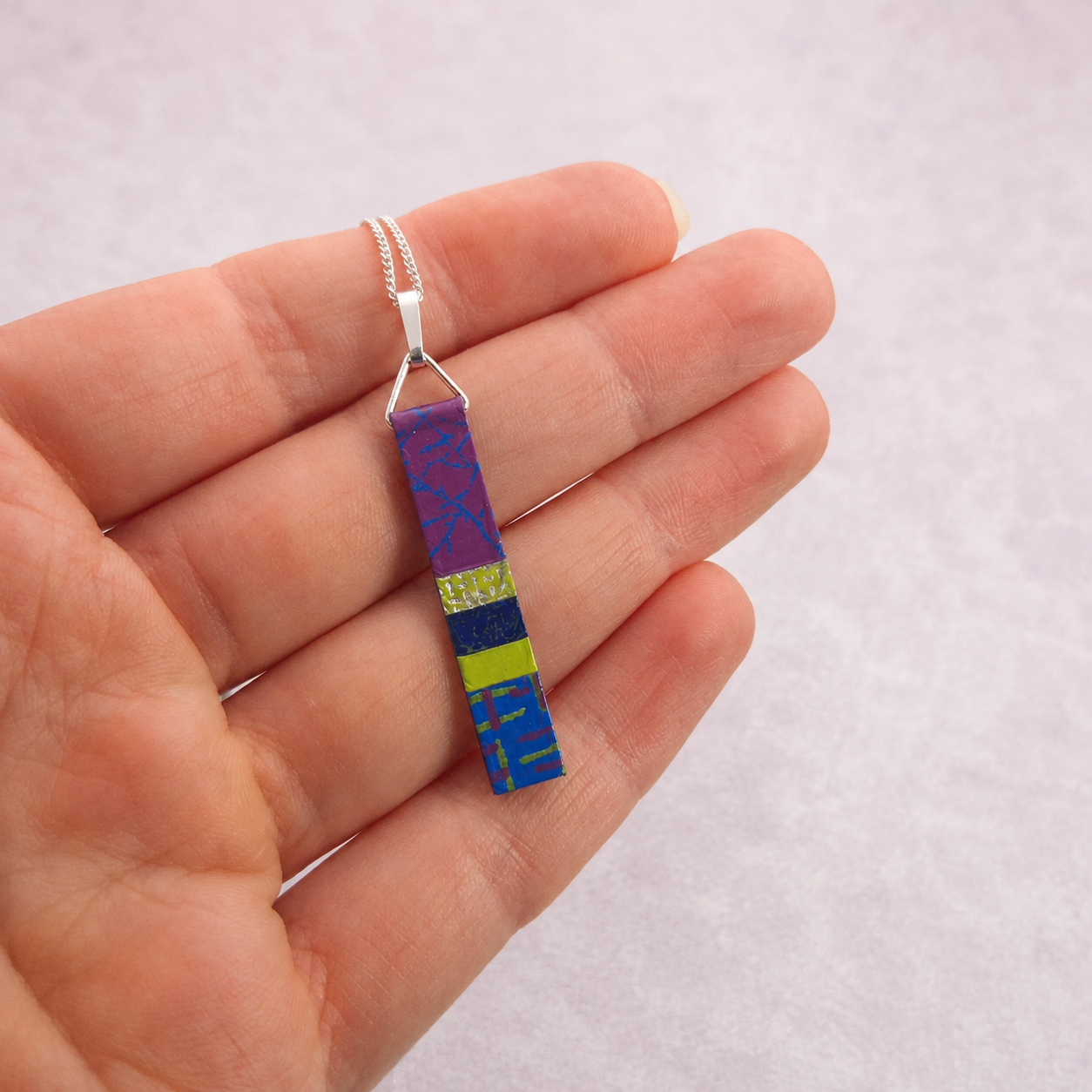 long-slim-pendant-blue-violet (3).png