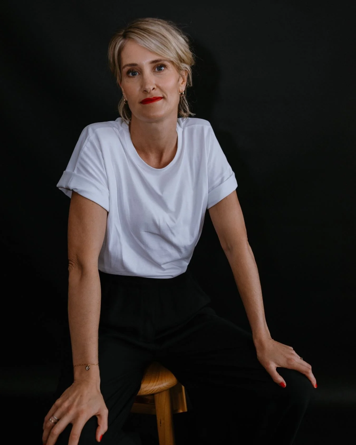 We zijn allemaal zo uniek bedoeld. 
En toch blijven we onszelf aanpassen.

Ik verdiep me al jaren in Human Design, astrologie en de Gene Keys. En hoe dieper ik daarin duik, hoe duidelijker het voor me wordt.

Ieder van ons komt hier met een eigen, U 