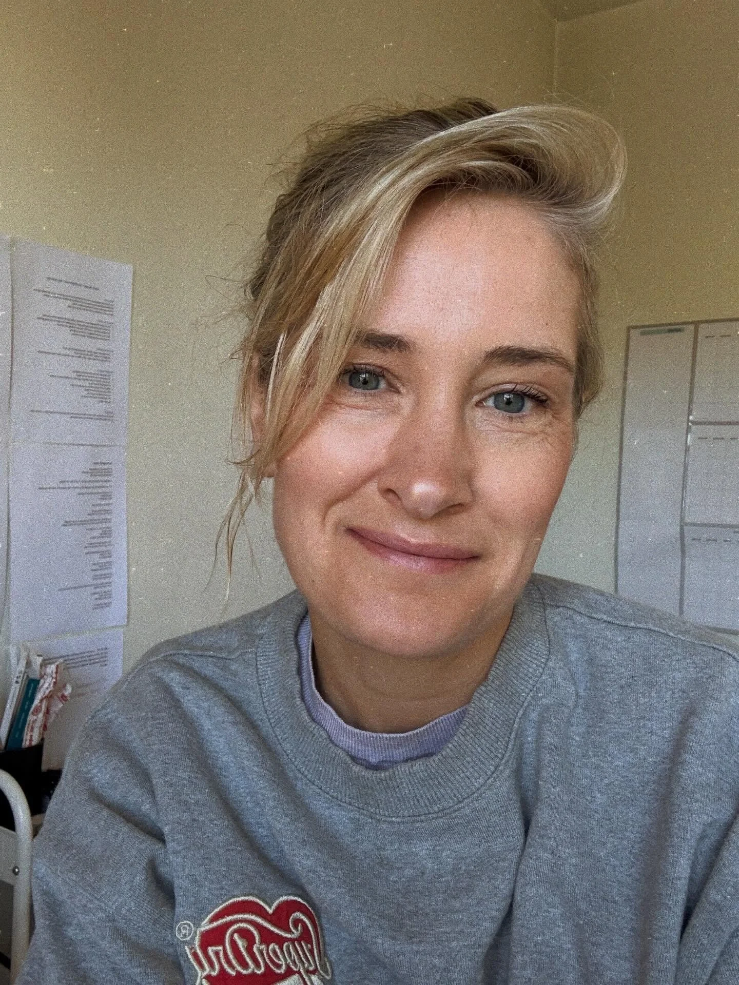 G&eacute;&eacute;n succes was de weg. 

Mijn ouders zijn hier en ik had ze gevraagd of ze de kinderen naar school wilden brengen, zodat ik nog even kon werken voordat de vakantie begon.

Terwijl ik de keuken opruimde en de was deed, hoorde ik @melani