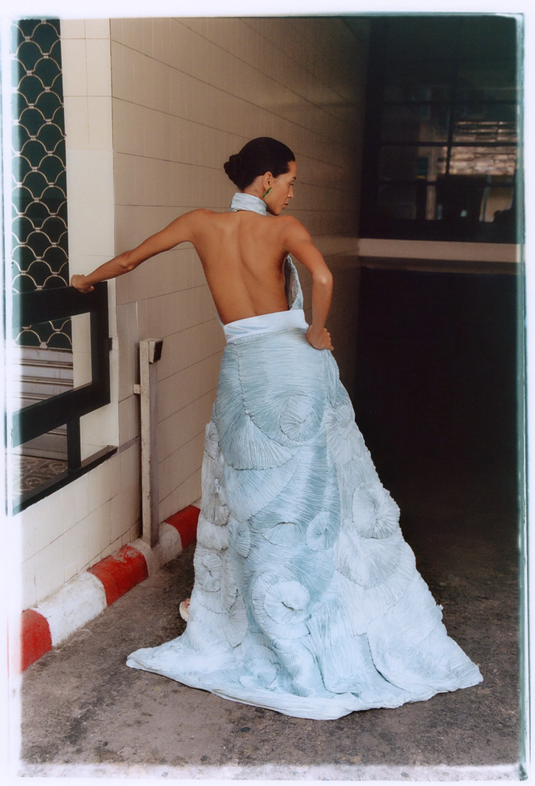 LOOK1_2.jpg