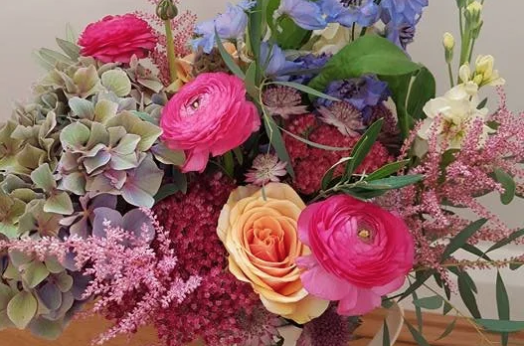 Vase Arrangement Floristry Workshop with Angela from Magnolia Hill.