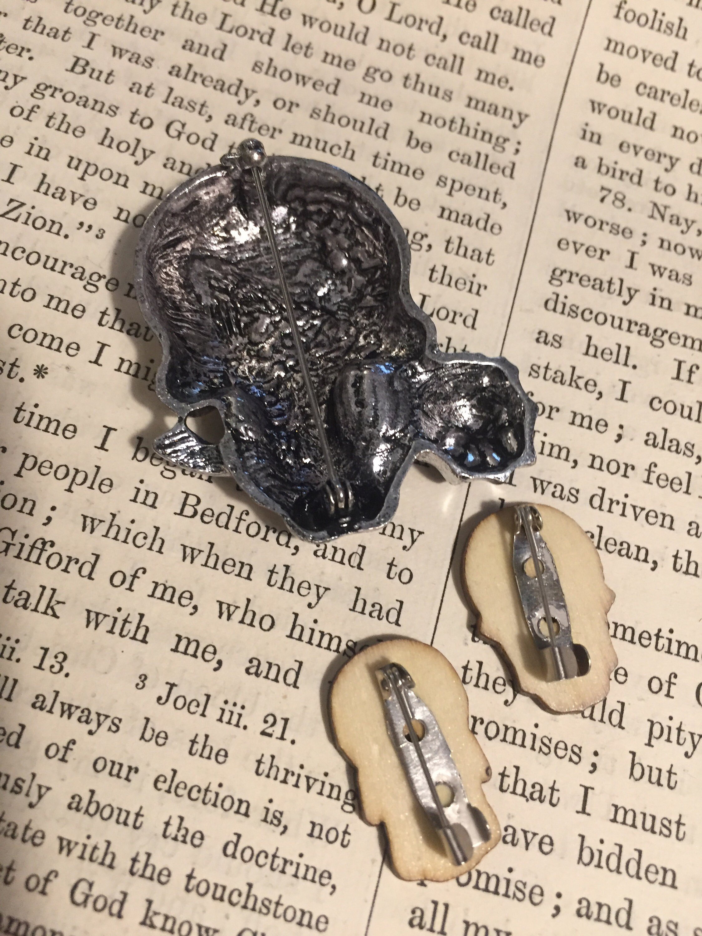 https://i.etsystatic.com/5312476/r/il/50cae2/2920285490/il_fullxfull.2920285490_dr5g.jpg