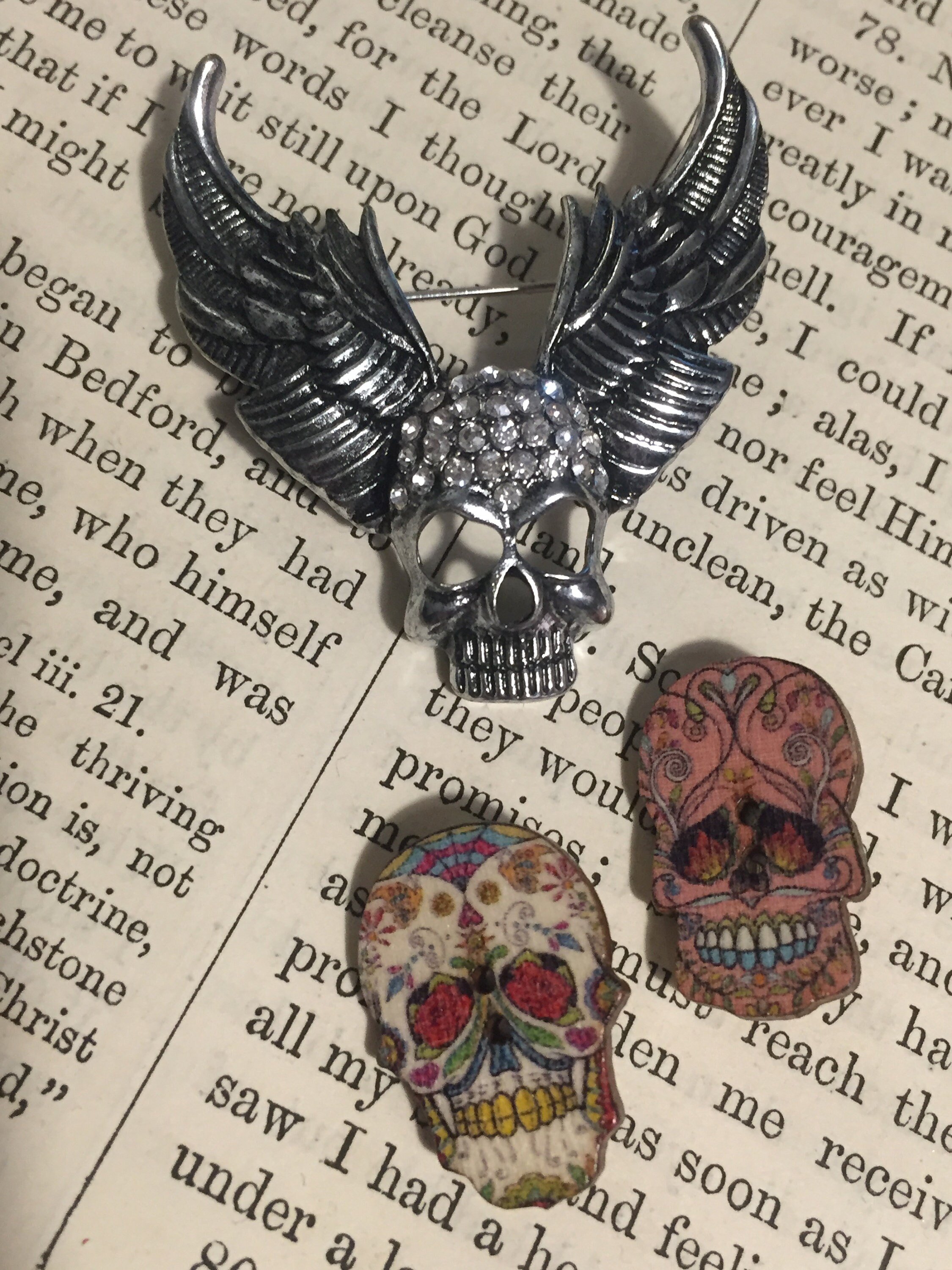 https://i.etsystatic.com/5312476/r/il/41e879/2967893267/il_fullxfull.2967893267_snky.jpg