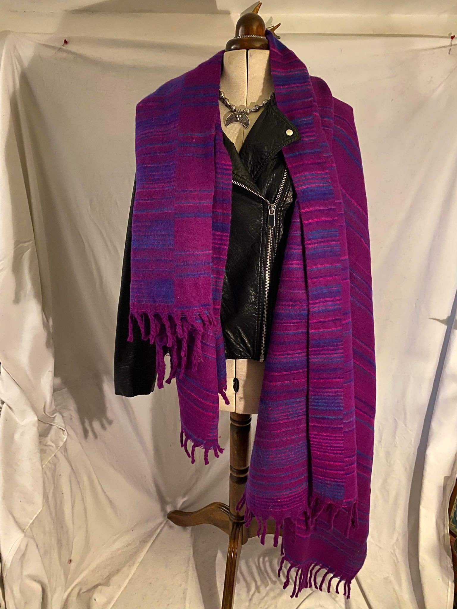 https://i.etsystatic.com/32990529/r/il/030f6d/5652562012/il_fullxfull.5652562012_sa8g.jpg