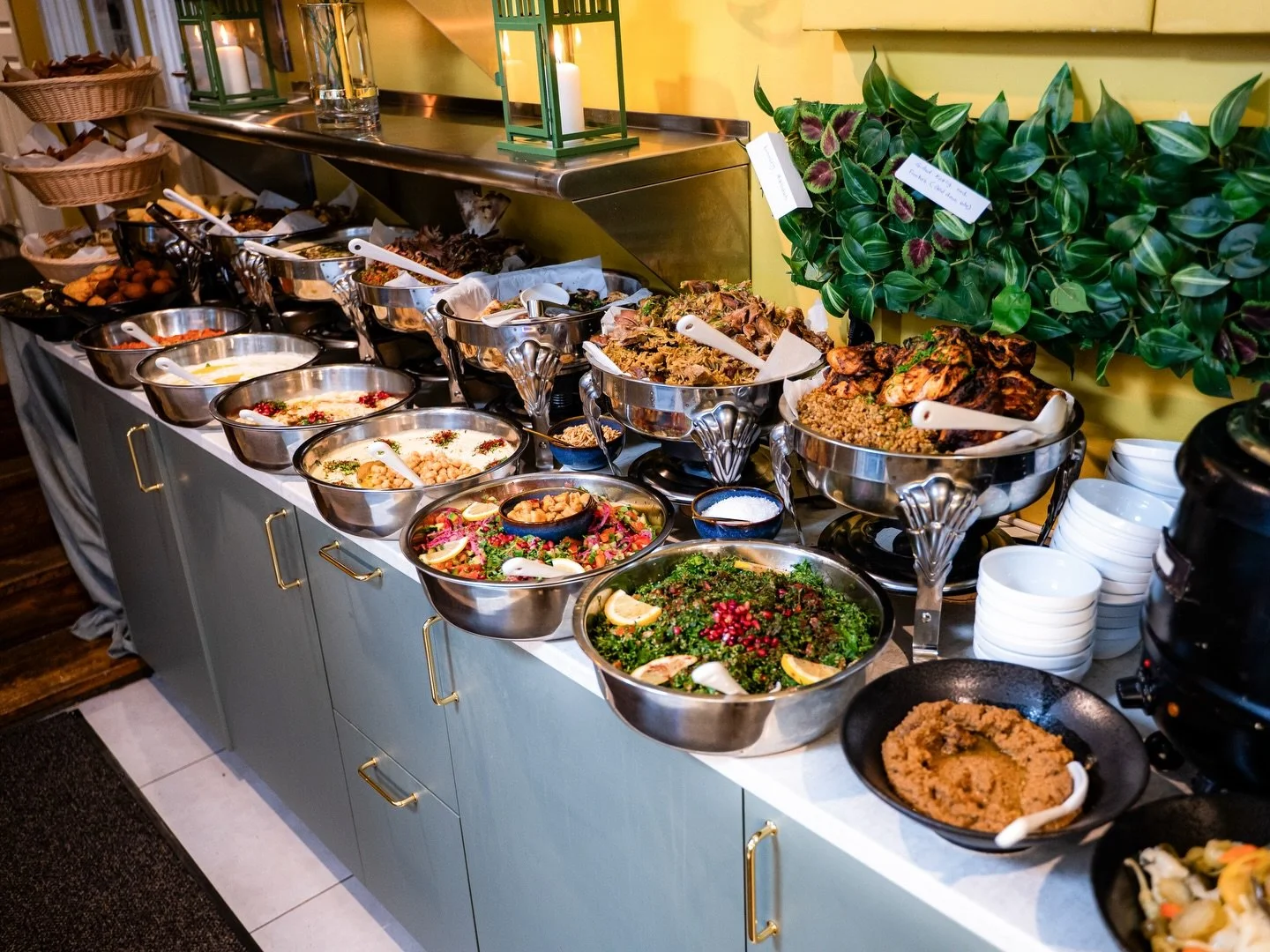 Vi f&aring;r just nu v&auml;ldigt m&aring;nga telefonsamtal och hinner tyv&auml;rr inte svara alla s&auml;rskilt mellan 14:00 &amp; 18:00, d&aring; det &auml;r mycket arbete i k&ouml;ket. Tack f&ouml;r er f&ouml;rst&aring;else 💜

F&ouml;r att boka b