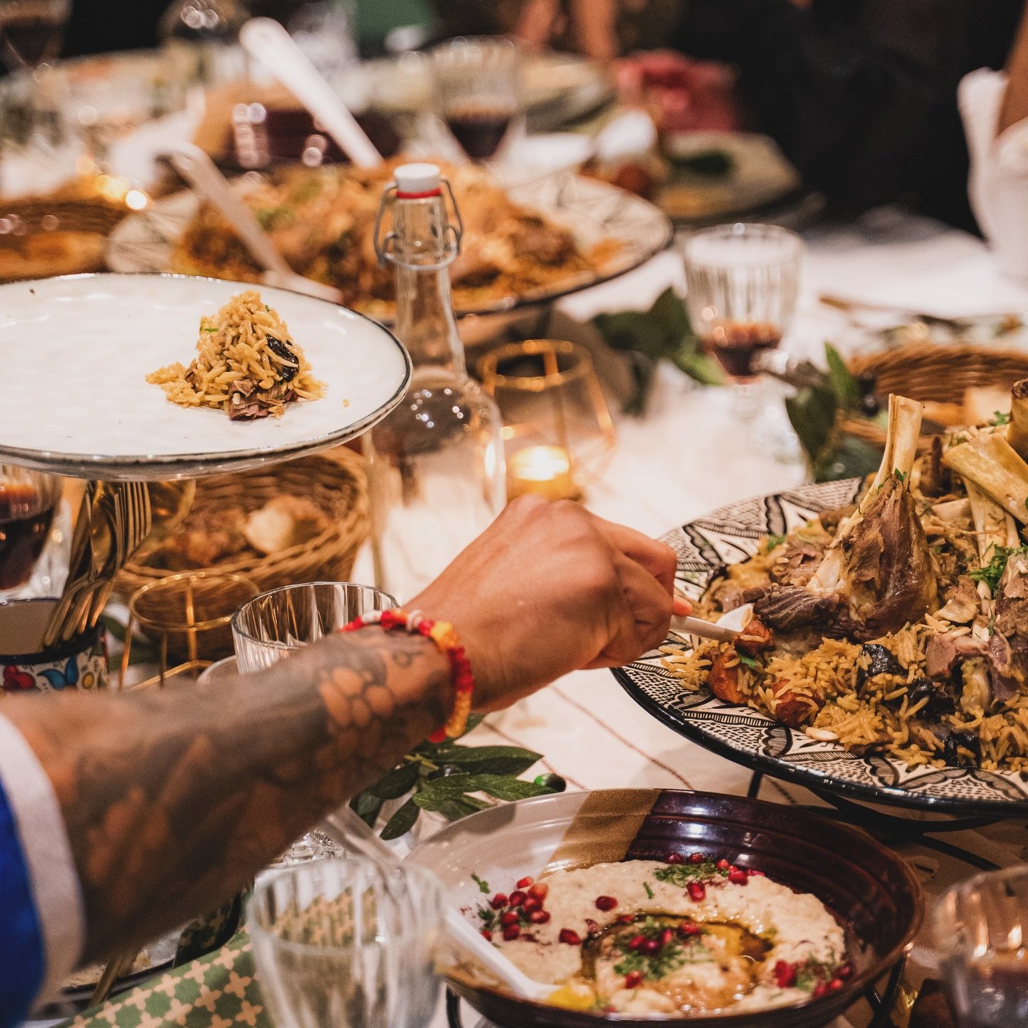 Eid Mubarak till er alla! 🌙✨

Vi vill b&ouml;rja med att rikta ett stort tack till v&aring;ra fantastiska medarbetare som har jobbat s&aring; h&aring;rt under hela Ramadan, ert engagemang betyder allt 🤍

Samtidigt vill vi ocks&aring; tacka alla er 