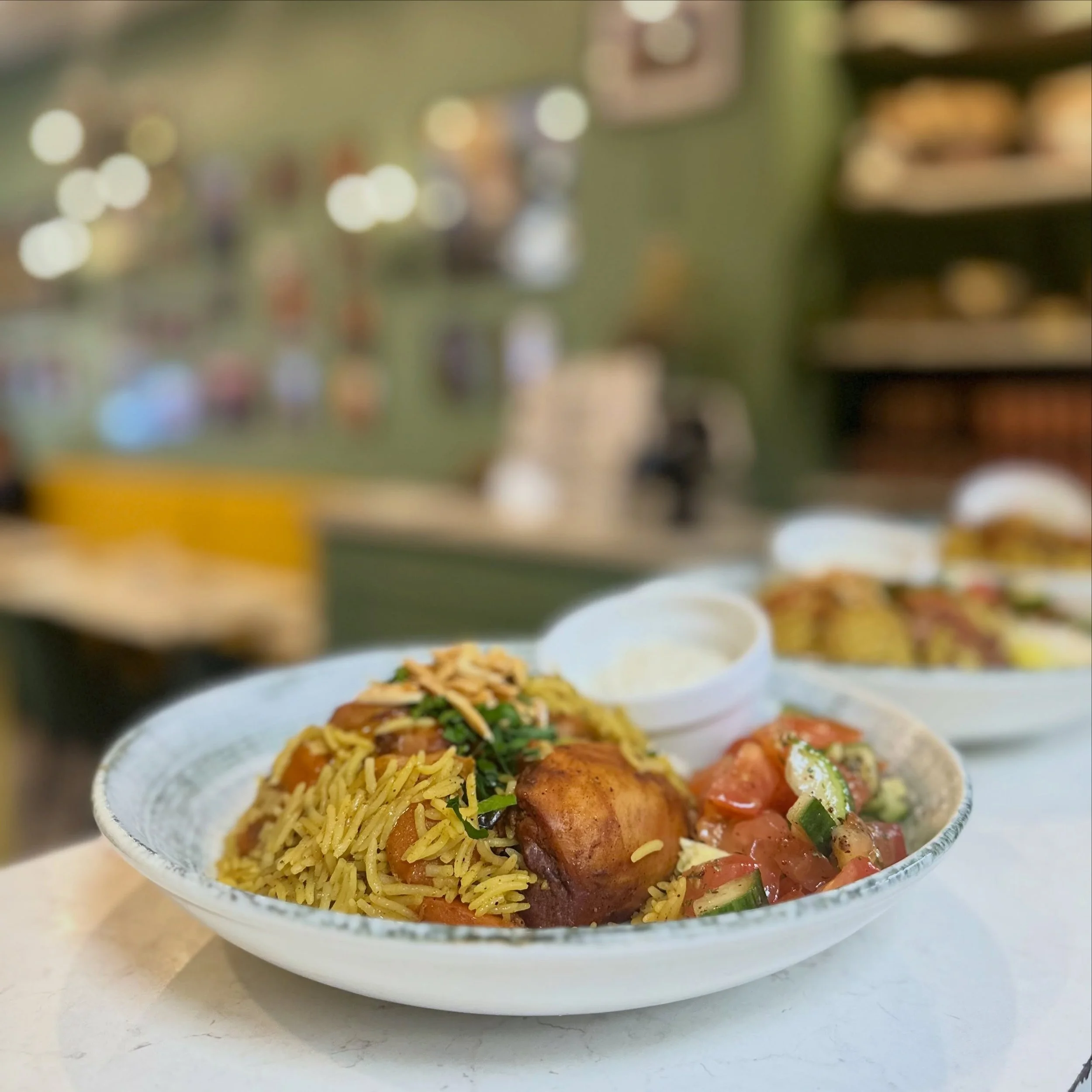 ✨ &Auml;ntligen &auml;r v&aring;r efterl&auml;ngtade fredagsr&auml;tt h&auml;r! ✨

Idag serverar vi v&aring;r popul&auml;ra palestinska kyckling Makloubeh p&aring; lunchmeny 😋

Kom och njut av en riktig palestinsk favorit och som extra avslutning in