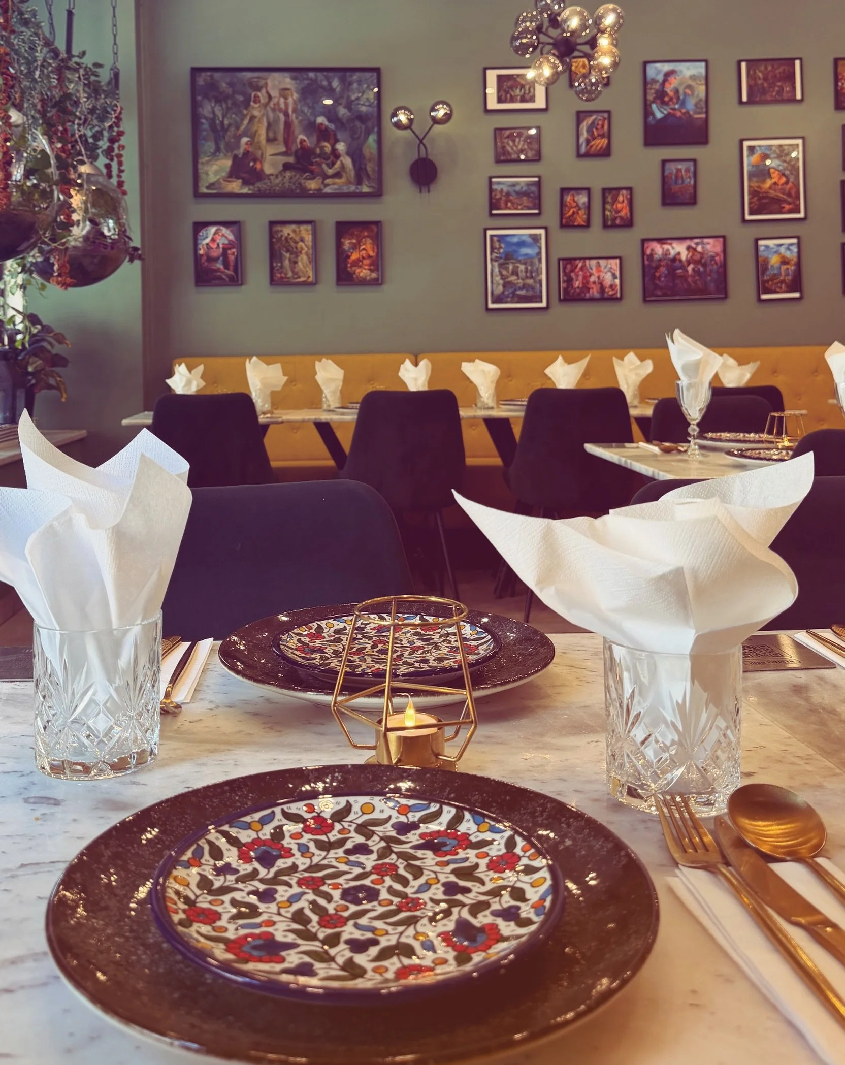 K&auml;ra g&auml;ster,

Idag l&ouml;rdag, &auml;r restaurangen abonnerad mellan kl. 13:00 och 16:00.

Vi ser fram emot att v&auml;lkomna er fr&aring;n kl. 16:30.