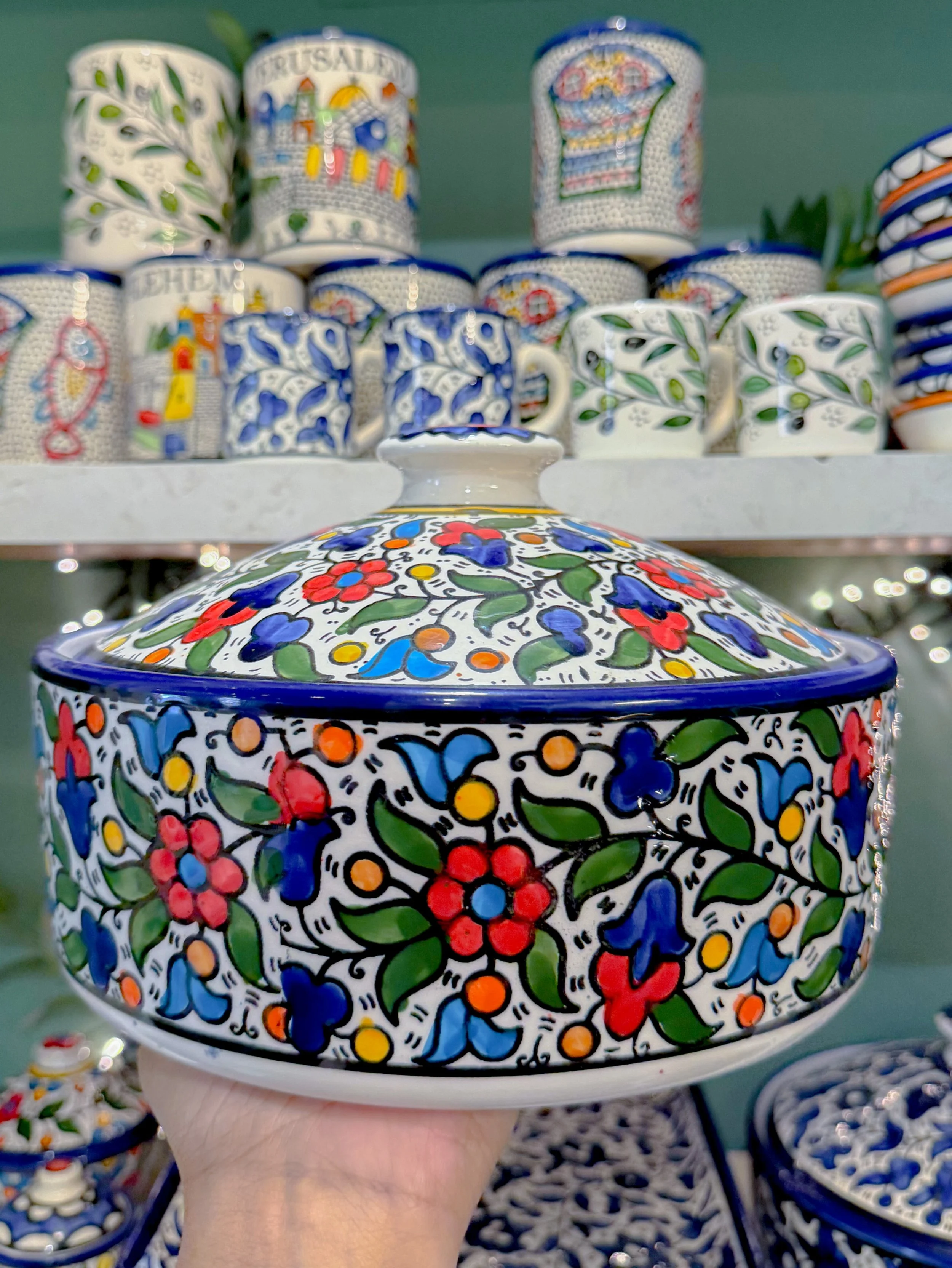 Uppt&auml;ck v&aring;r handgjorda palestinska keramik 💙
Fr&aring;n Al-Khalil (Hebron), traditionellt hantverk med en unik k&auml;nsla. ✨

Bes&ouml;k oss i restaurangen eller best&auml;ll direkt via v&aring;r hemsida.www.sweetosalti.com