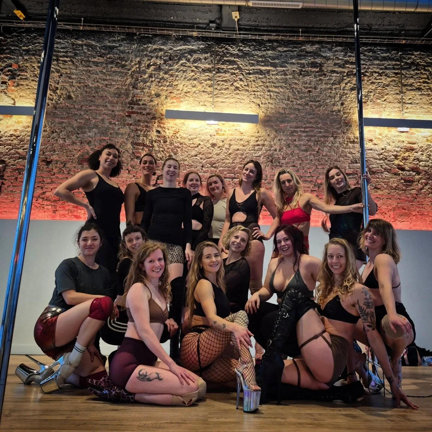 What a joy it was to host @tatjanavanonna at our studio for two amazing workshops ❤️&zwj;🔥

Thank you Tatjana for having us dance a gorgeous exotic choreo, and pushing our boundaries with the coolest exotic tricks!⚡

And a big thanks to every studen