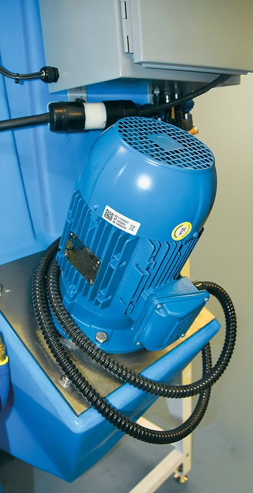 Force-3-36-1x2-motor.jpg