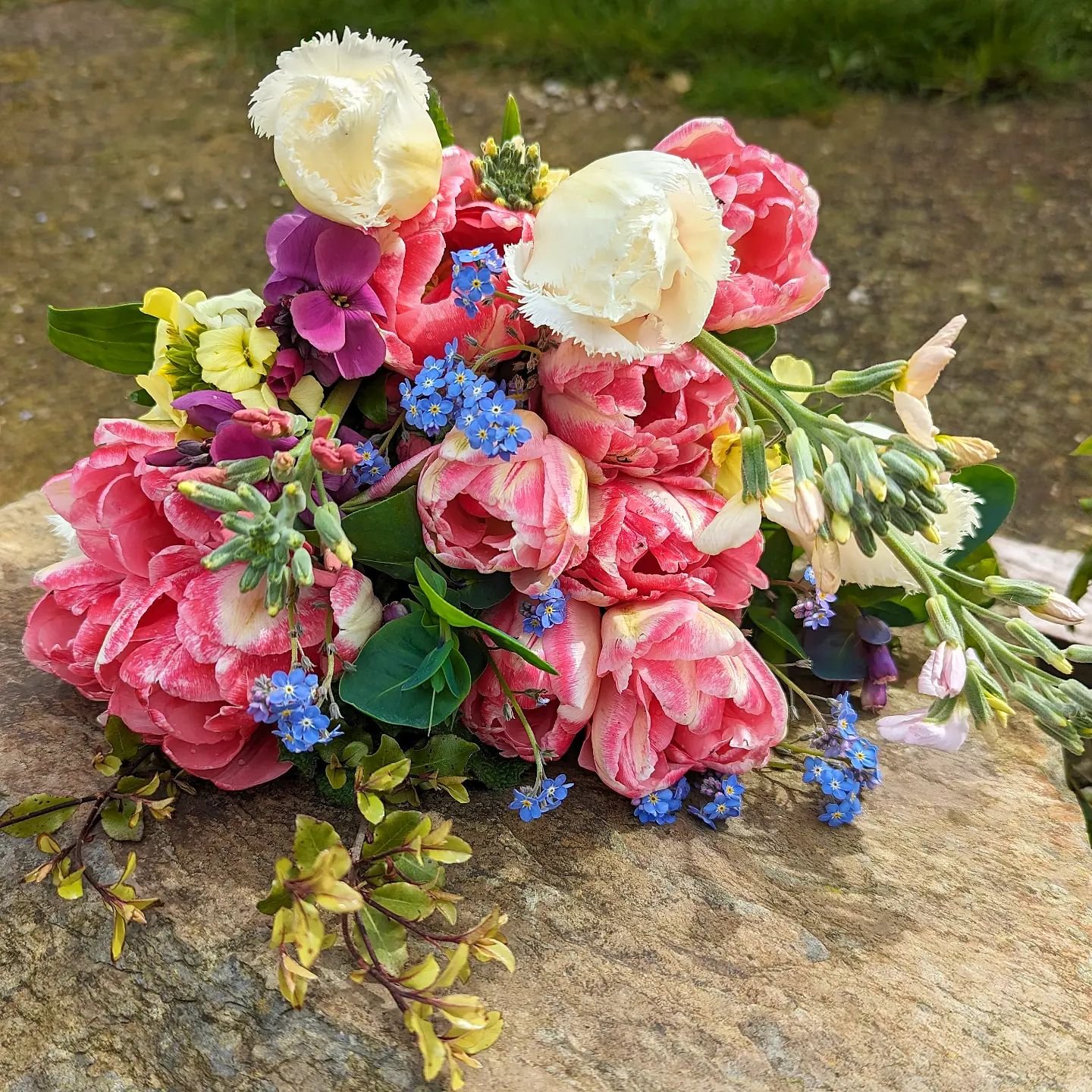 Loyalty 

Is something I hold dear. In life and in business it can be hard to find. 

This &pound;12 bunch is for a very loyal customer, buying her first bunch of the year from me.

There are always some extras tucked in to say thank you for sticking