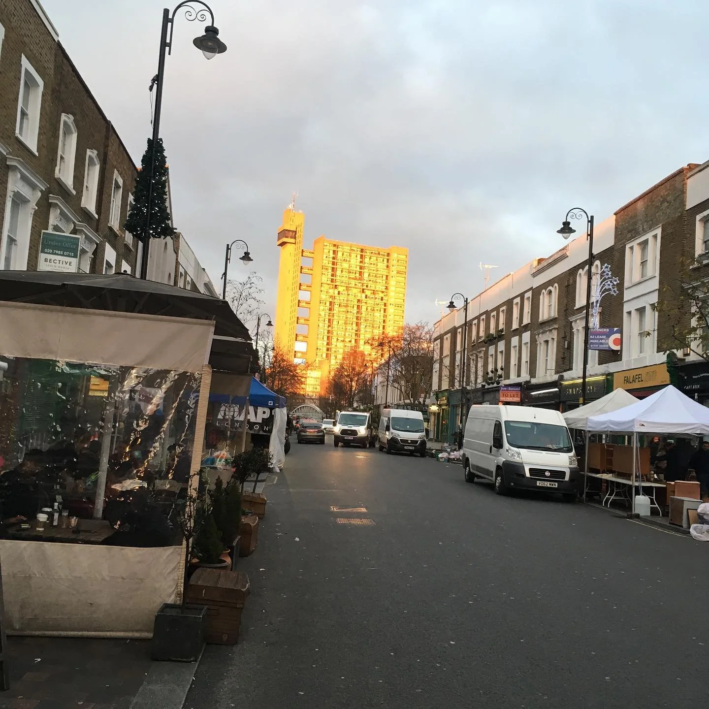 No filter.  I love living West, blessings everyday, friendly people, beautiful beautiful and stunning light #trellicktower 😍🙏🏾🖤