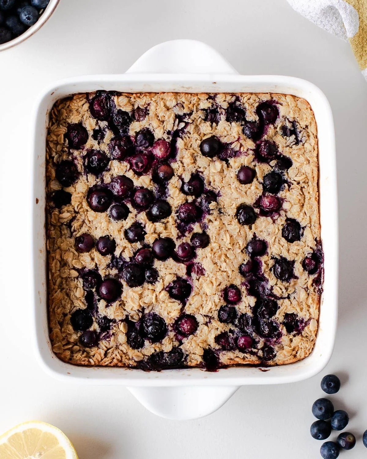 Lemon and blueberry oatmeal squares</span>