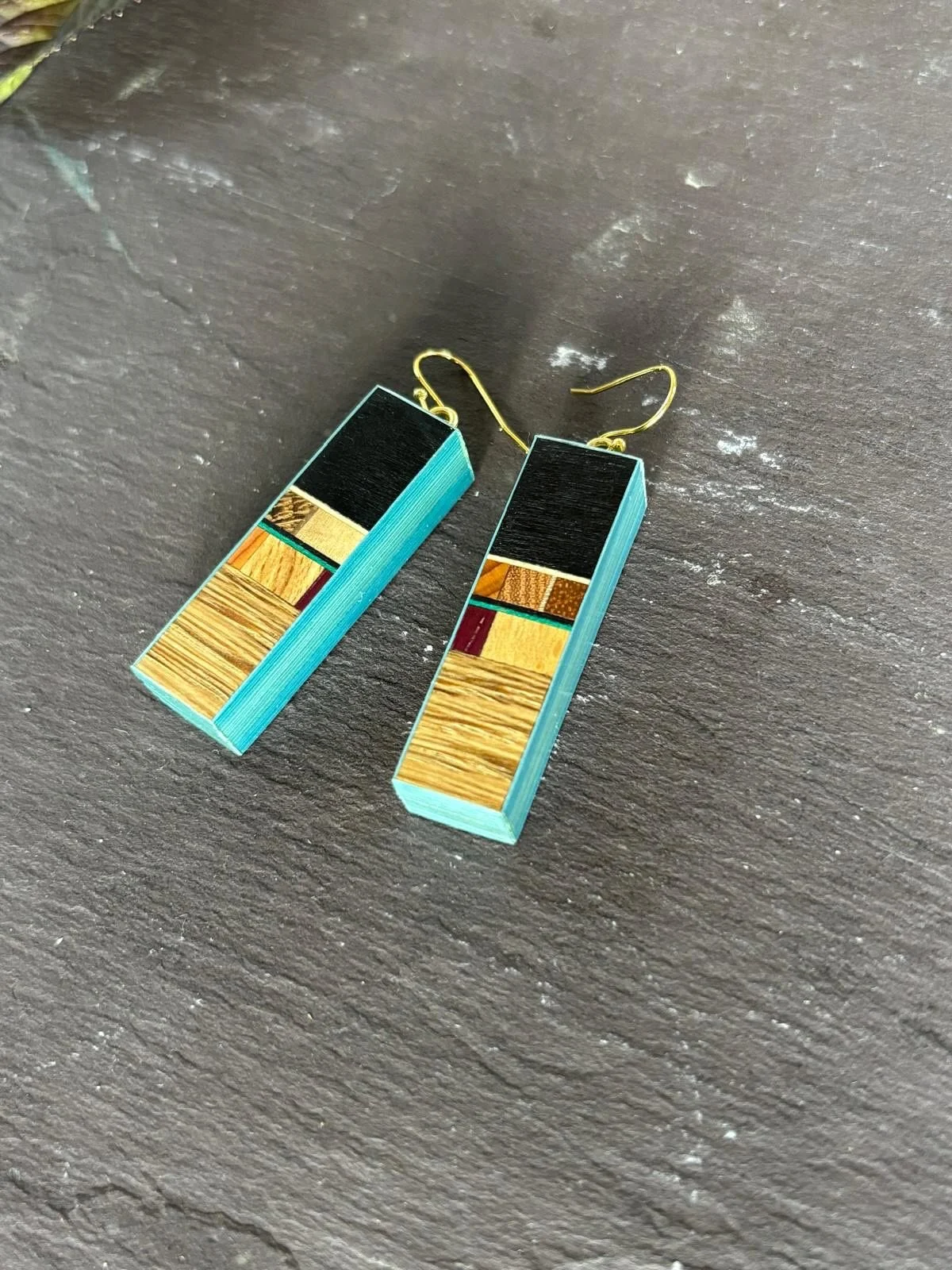 💛

#handcraftedearrings. #woodenearrings #oneofakindjewellery #madeinwicklow @made_in_wicklow #irishcraft_irishdesign #dccireland #irishgifts #shoplocalireland #irishdesigner