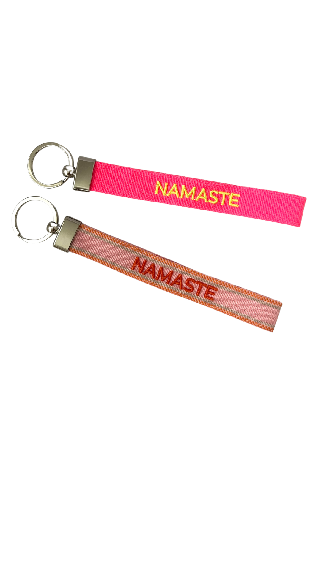 Bestickter Schlüsselanhänger „Namaste“ in bunten, knalligen Farben – ein lebendiges Accessoire für Yogis, das Achtsamkeit, Respekt und Dankbarkeit symbolisiert.