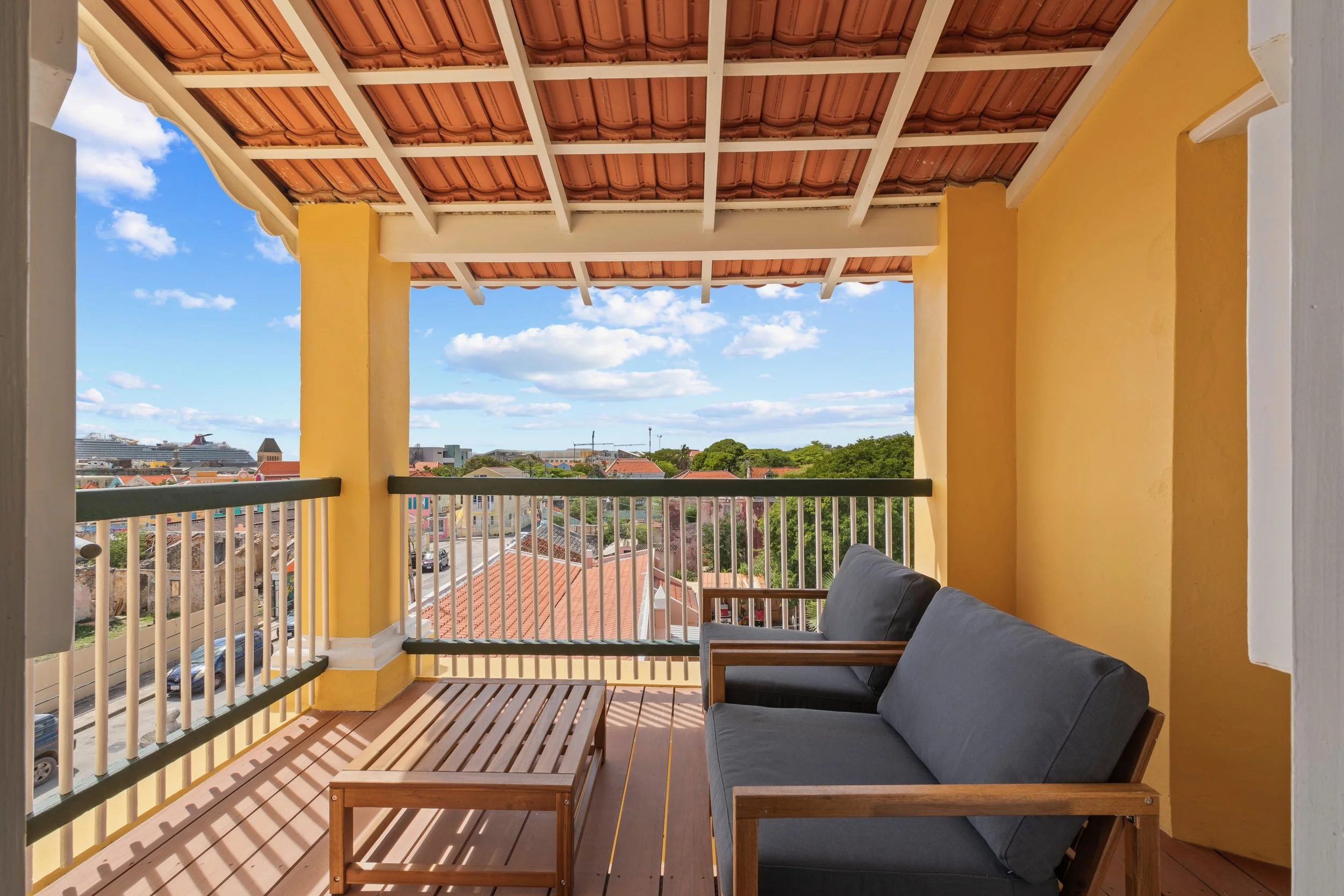 Where to Stay in Willemstad: Otrobanda vs Punda vs Pietermaai