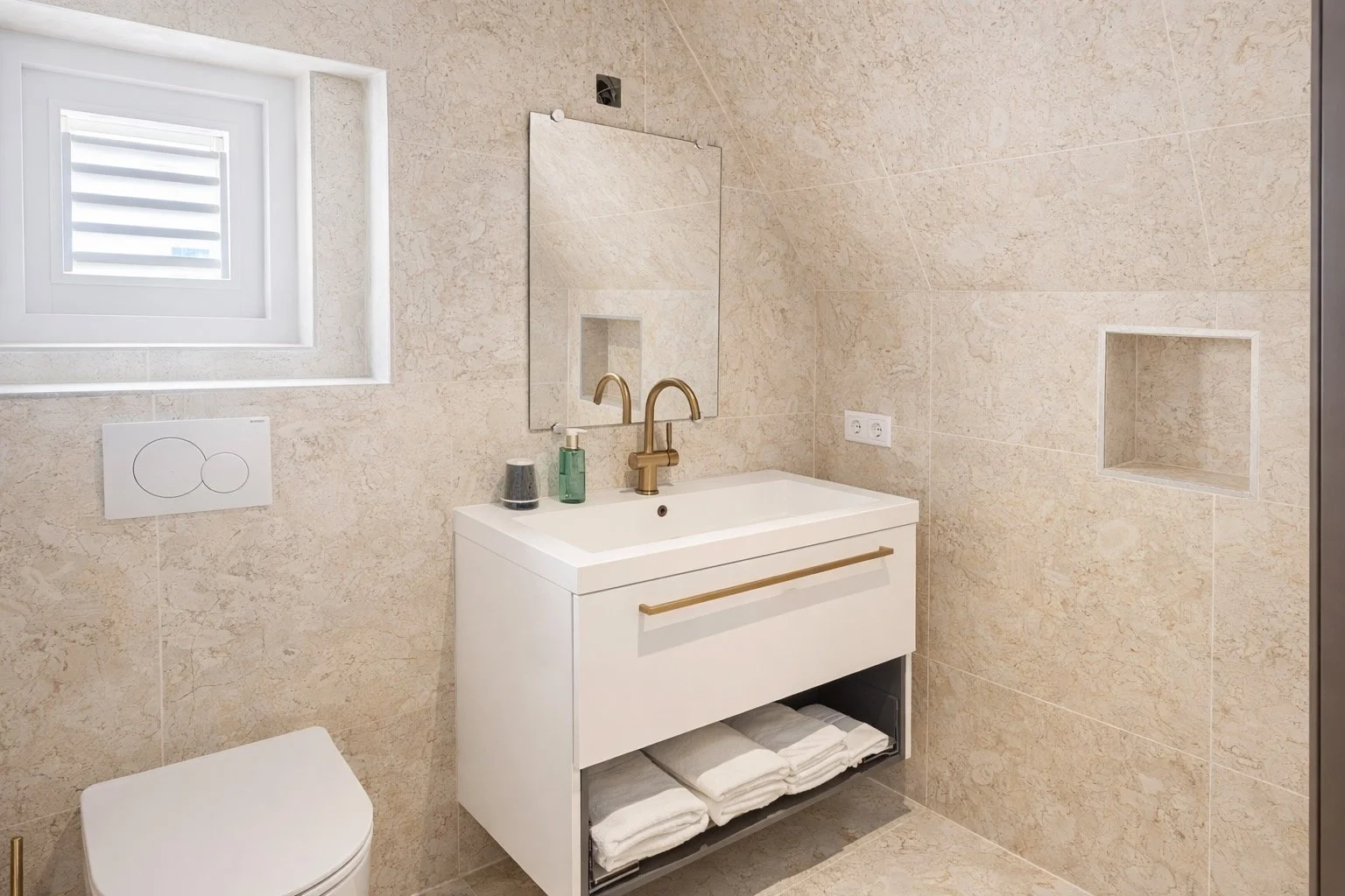 30A Bathroom Curacao Gardens.jpeg