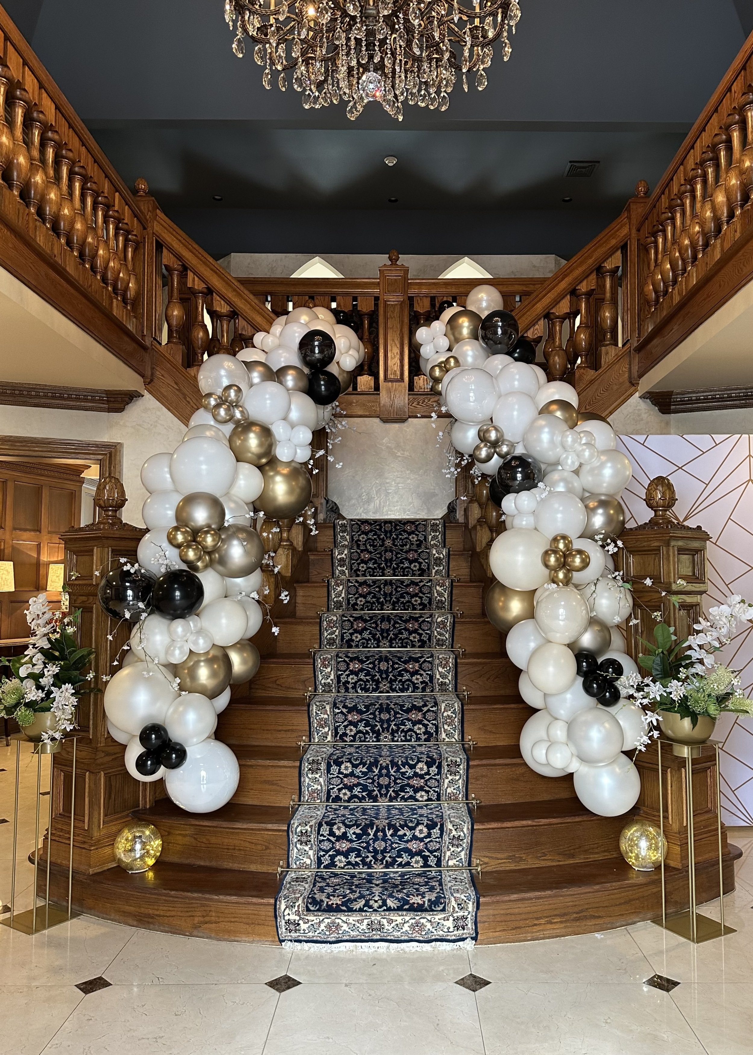 balloon garland staircase.jpg