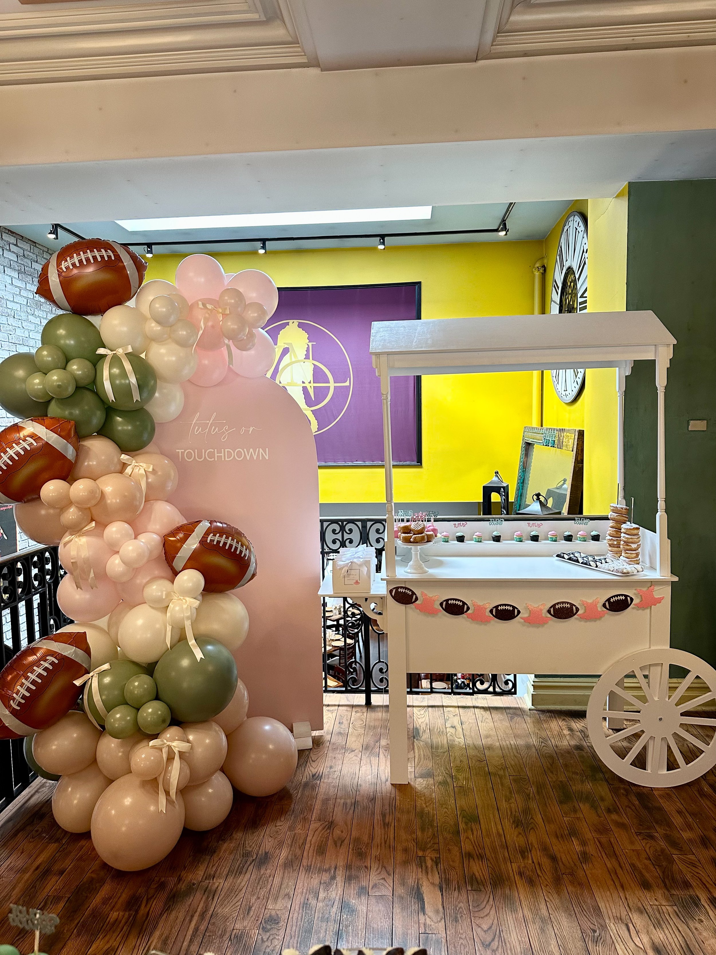 wood cart balloon backdrop.JPG