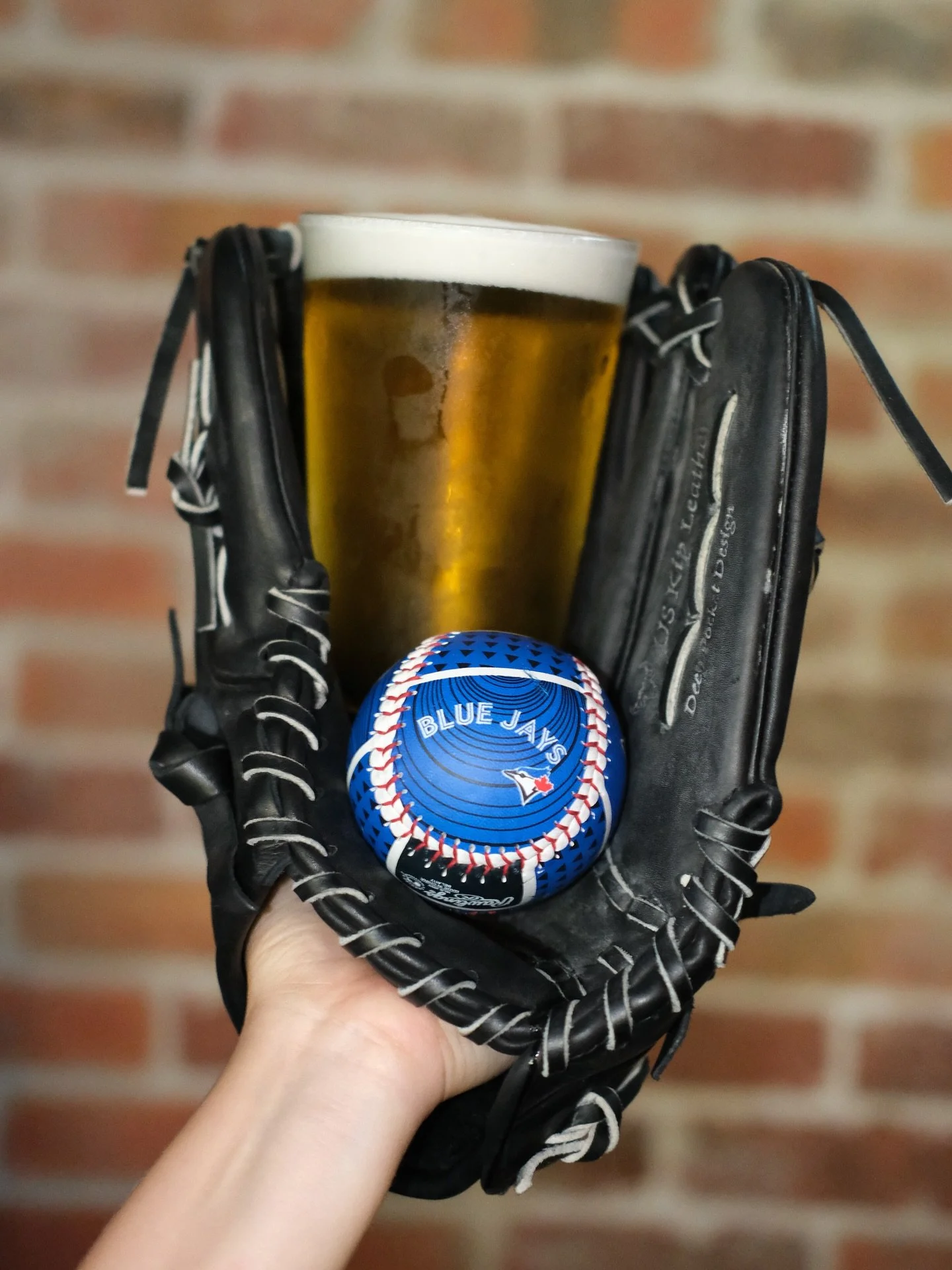 The Jays are officially flying into the playoffs! 🐦⚾️

Catch every pitch, hit, and homer with us @scoreonqueen - where the only thing better than a Jays win are our daily food &amp; drink deals 🍻🍔

Seats fill up faster than a Vladdy line drive, so