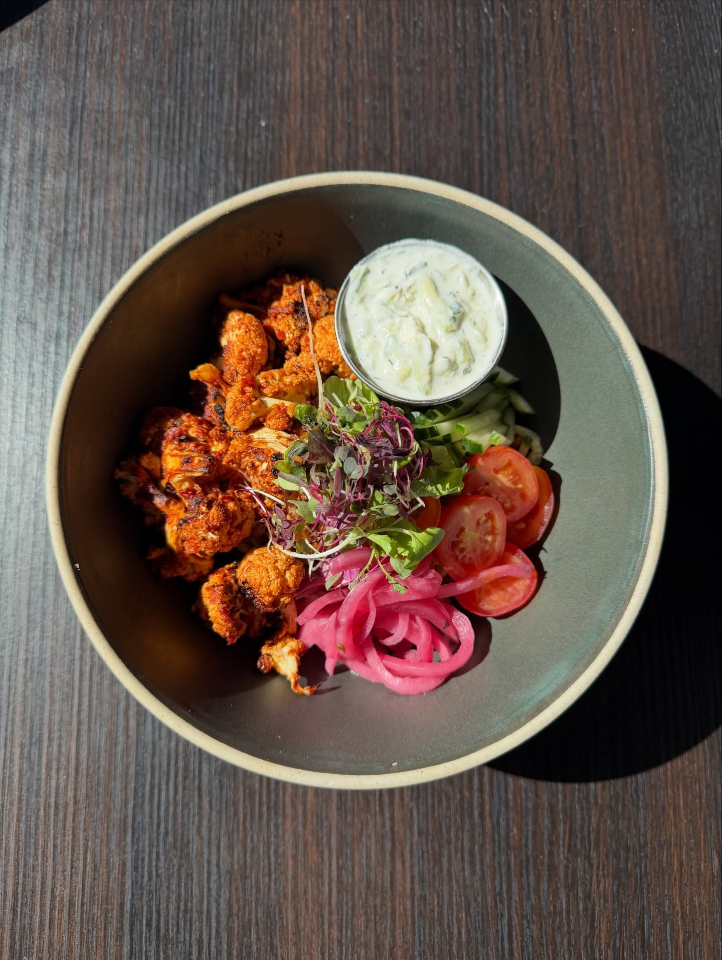 New menu items coming at ya!!! 📔

🥒 MEDITERRANEAN BOWL - seasoned brown rice, pickled onions, cucumber, cherry tomato, harissa cauliflower, tzatziki drizzle

🍝 PENNE ROS&Eacute; - penne noodles, creamy ros&eacute; sauce, parmesan, served with garl