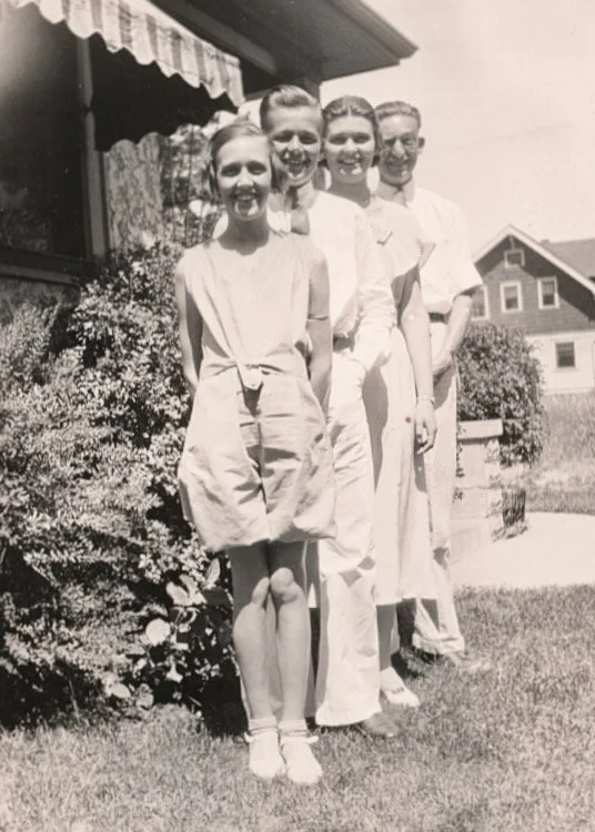 Kellum siblings: Margaret, Jim, Lyla, Bob, abt 1932