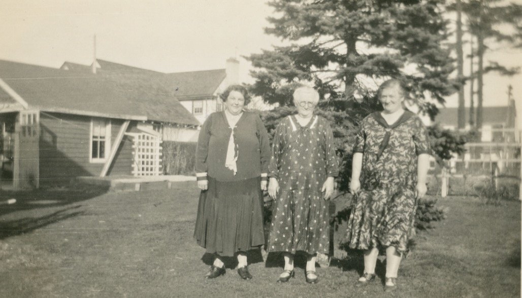 Libby with two Schmidt relations, 1931