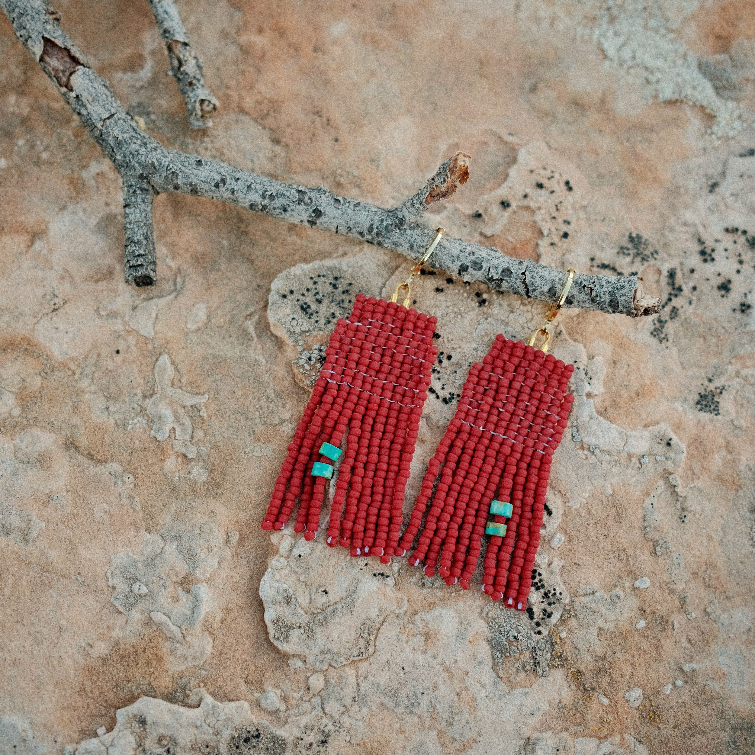 🏜️ for that desert vibe anywhere ❤️

#handmade #handmadejewelry #seedbeads #seedbeadjewelry #seadbeadearrings #handmadeearrings #madeinutah #desertinspired #turquoise